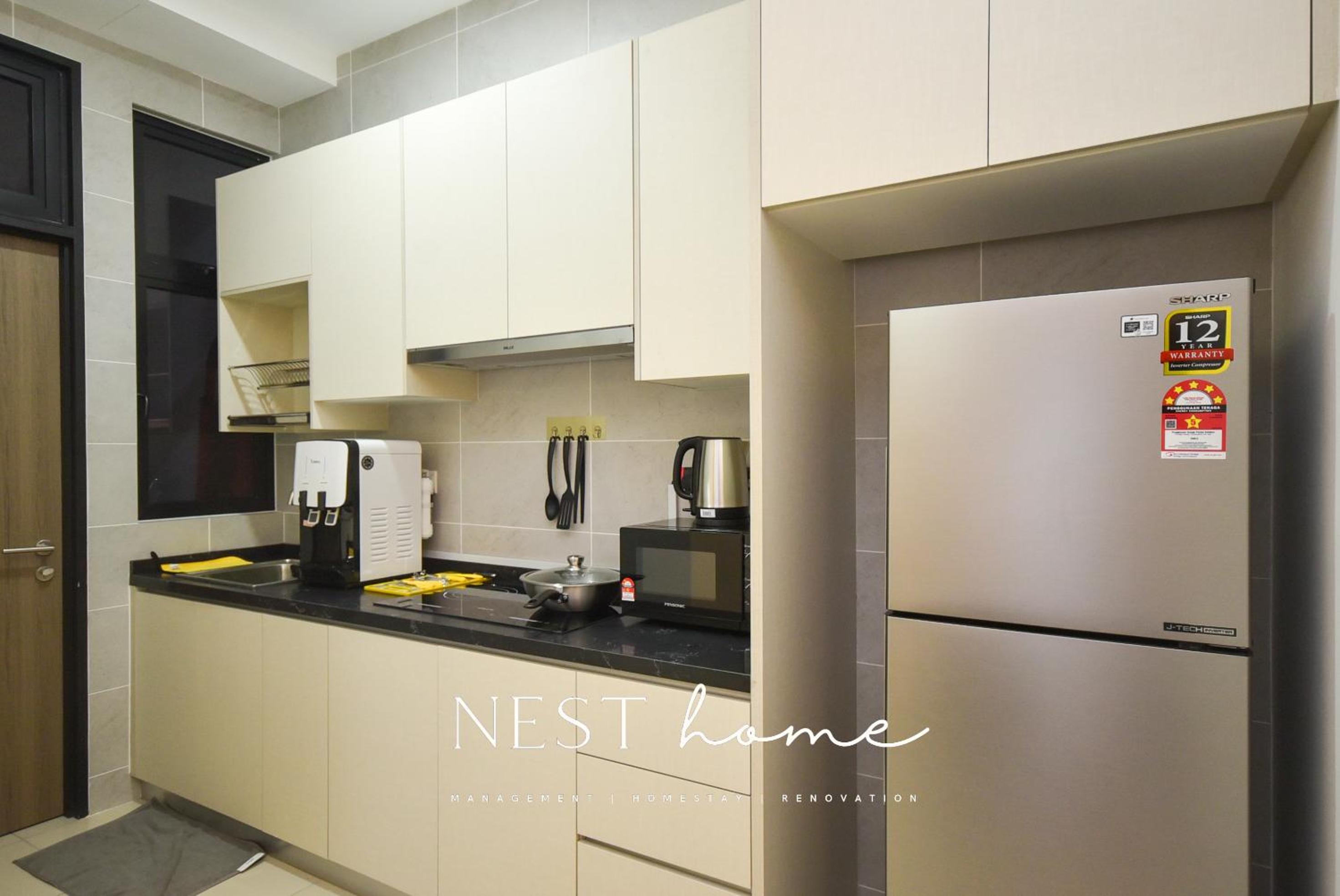Twin Tower Residence by Nest Home【5 mins walk to CIQ】