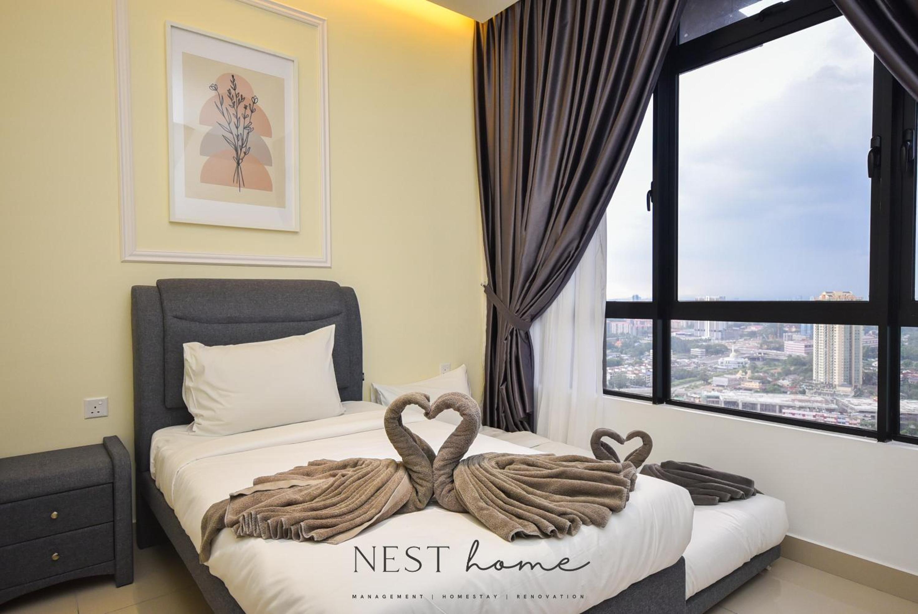 Twin Tower Residence by Nest Home【5 mins walk to CIQ】