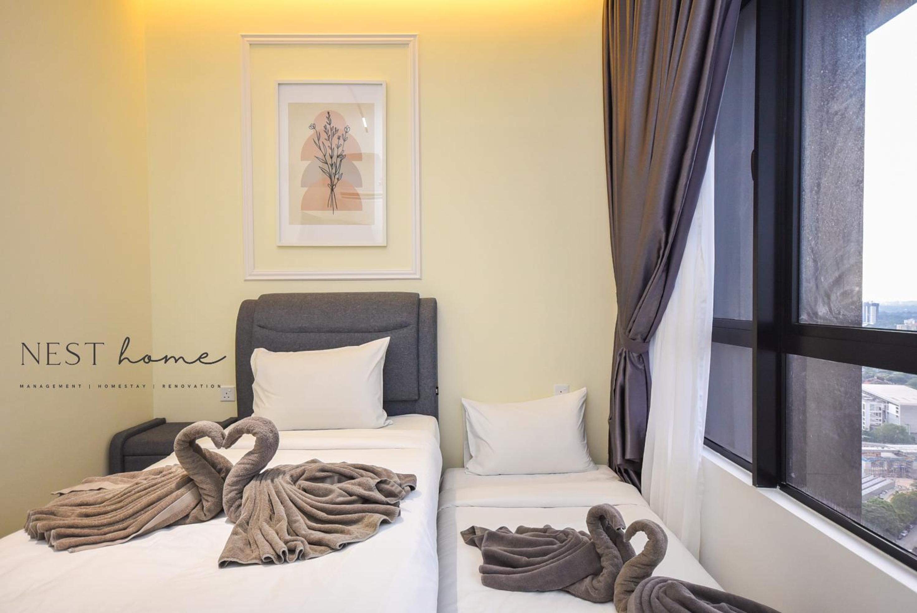 Twin Tower Residence by Nest Home【5 mins walk to CIQ】