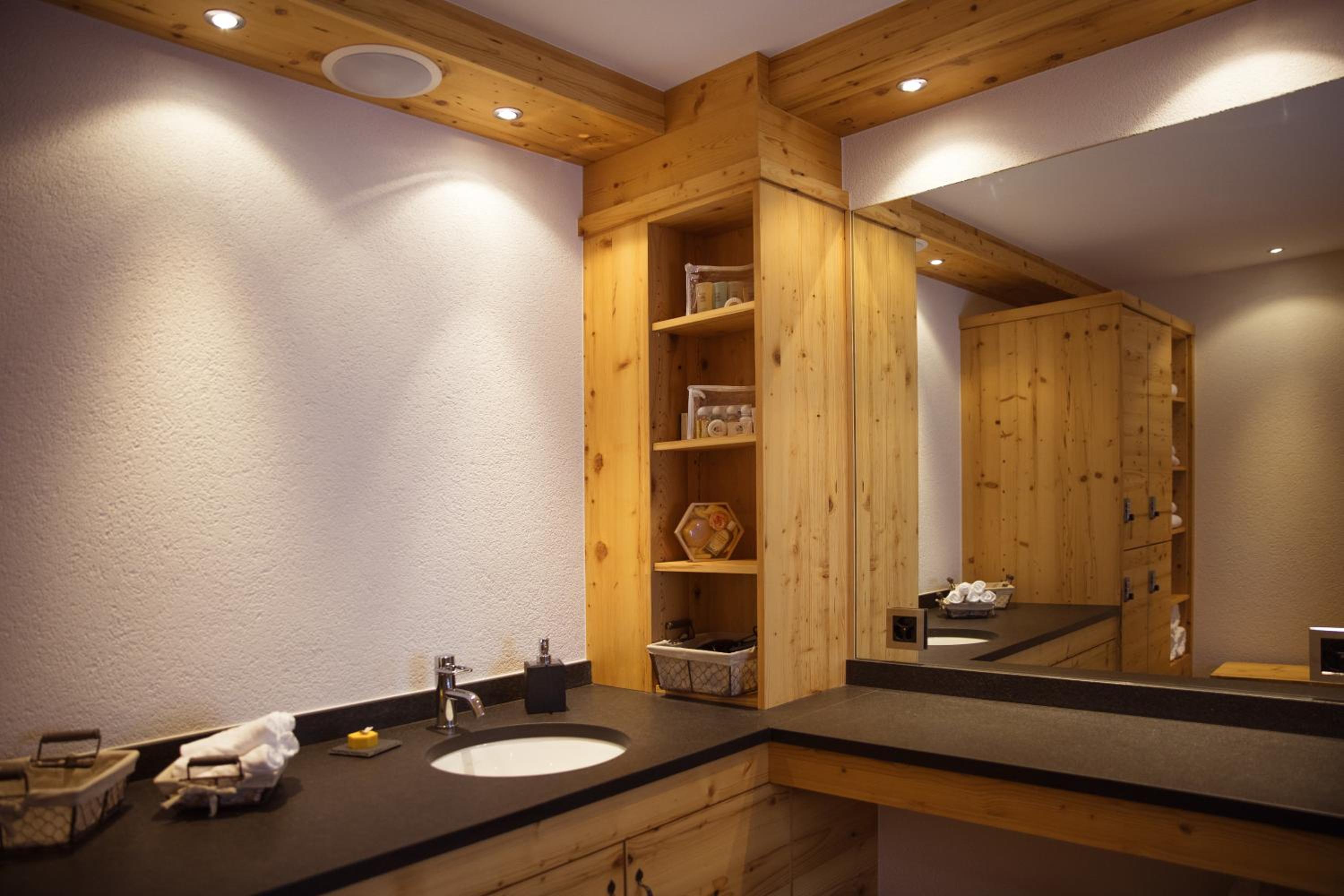 Arcade Apartments & Spa