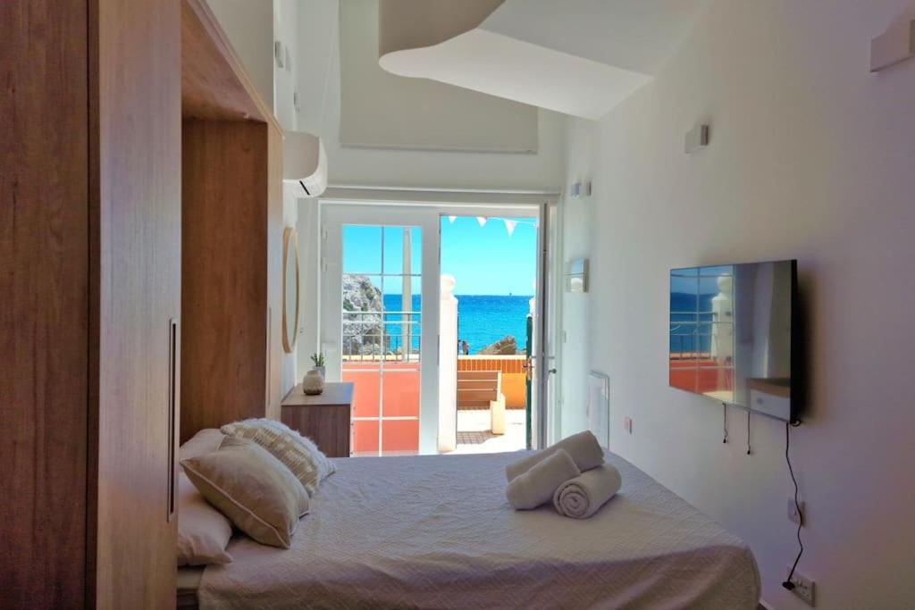 Beachfront Studio-Hosted by Sweetstay