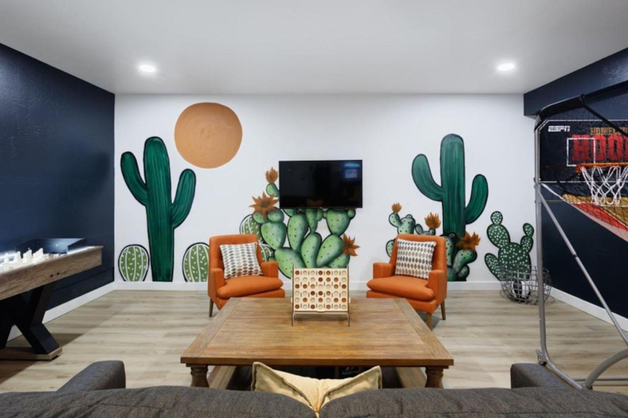 Multi-Million Dollar Estate, Pickle Ball, Heated Pool view 3