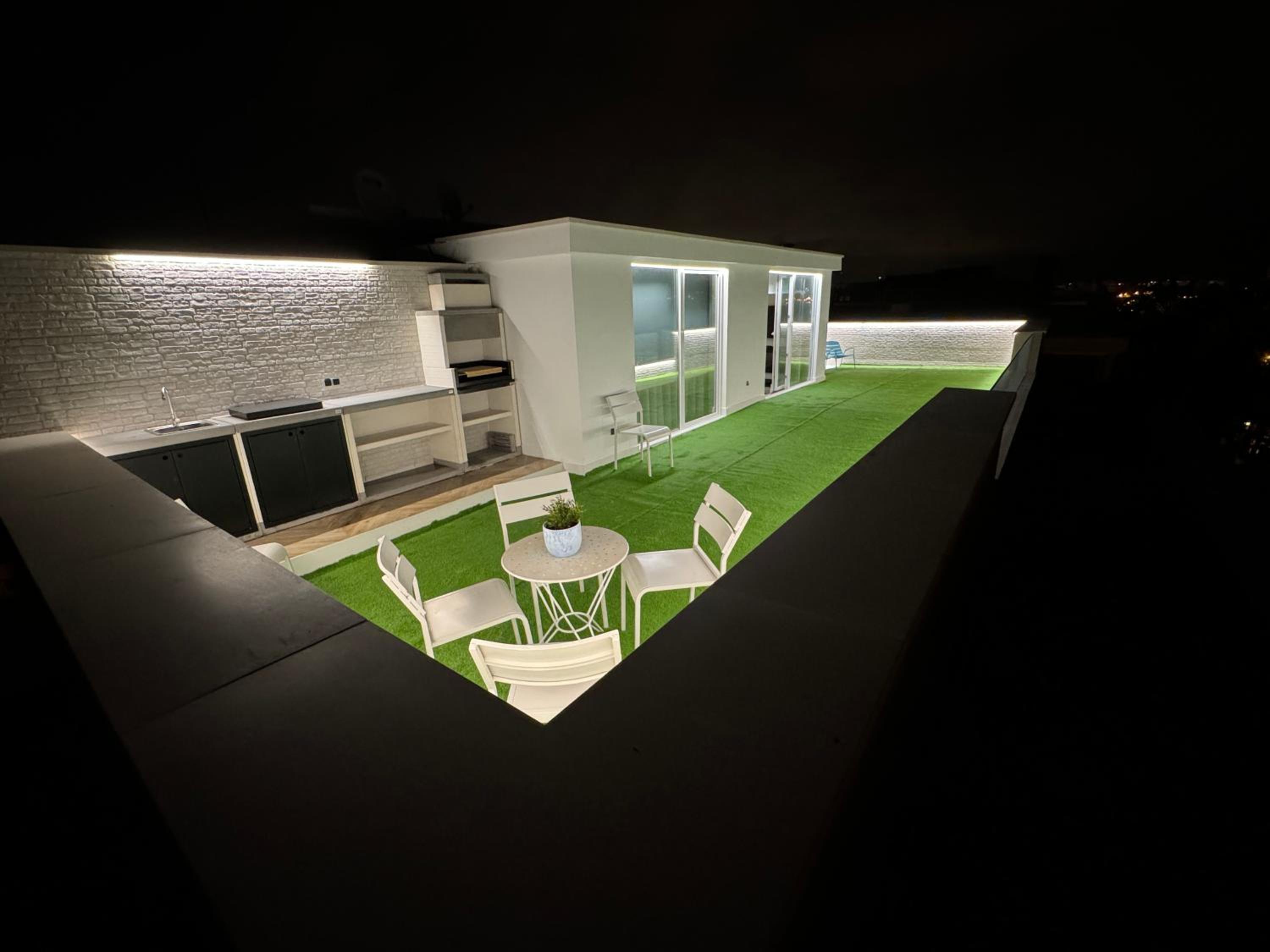 Fabulous front sea penthouse photo 3