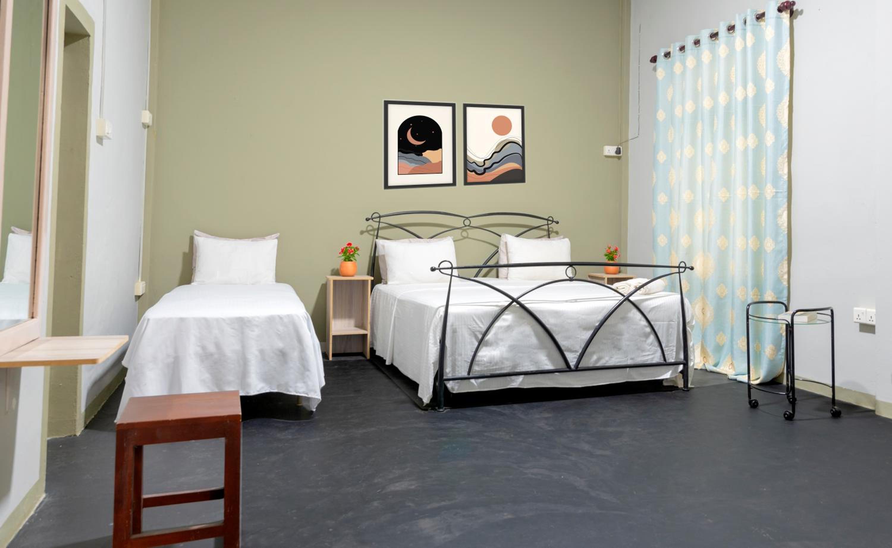 Bliss Loft - Airport Villa Rooms with Shuttle Service view 3
