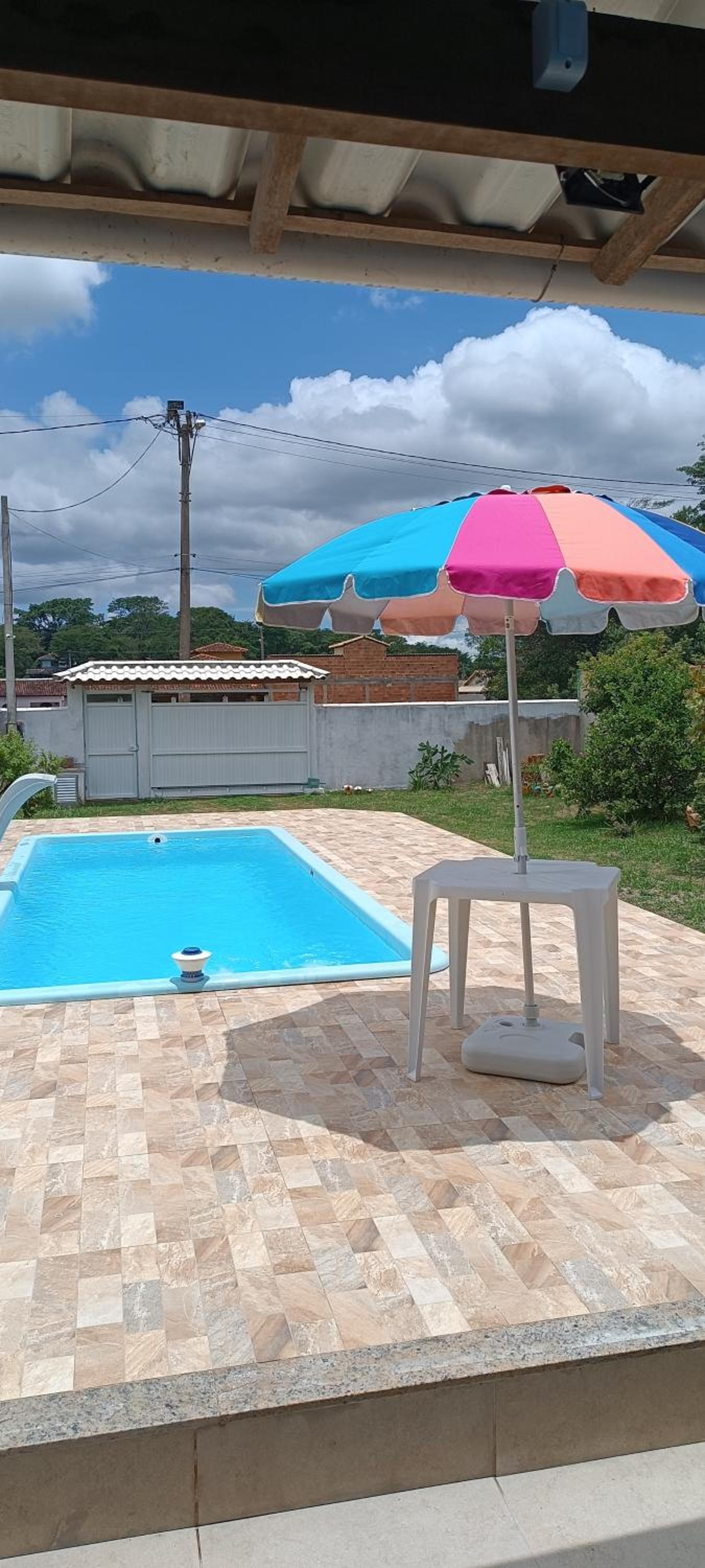 Casa em Unamar com piscina privativa