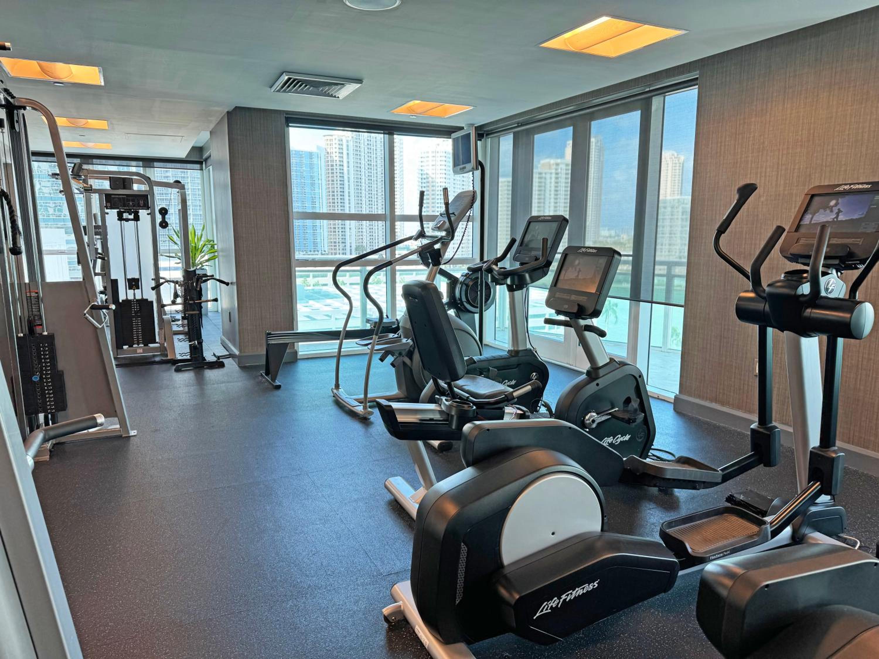 Brickell Oasis - 2bed 2bath Lux building