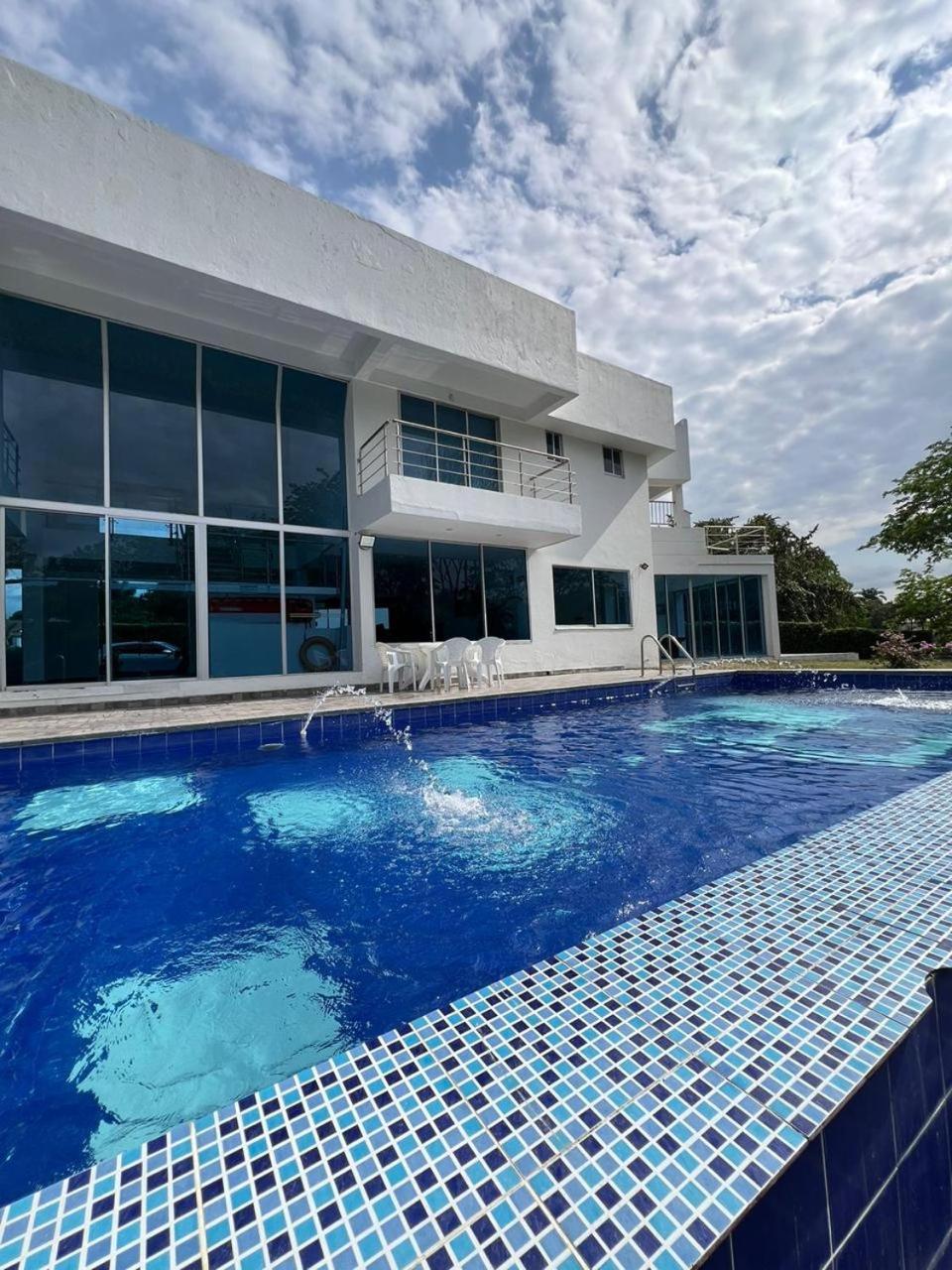 Espectacular casa quinta con piscina privada
