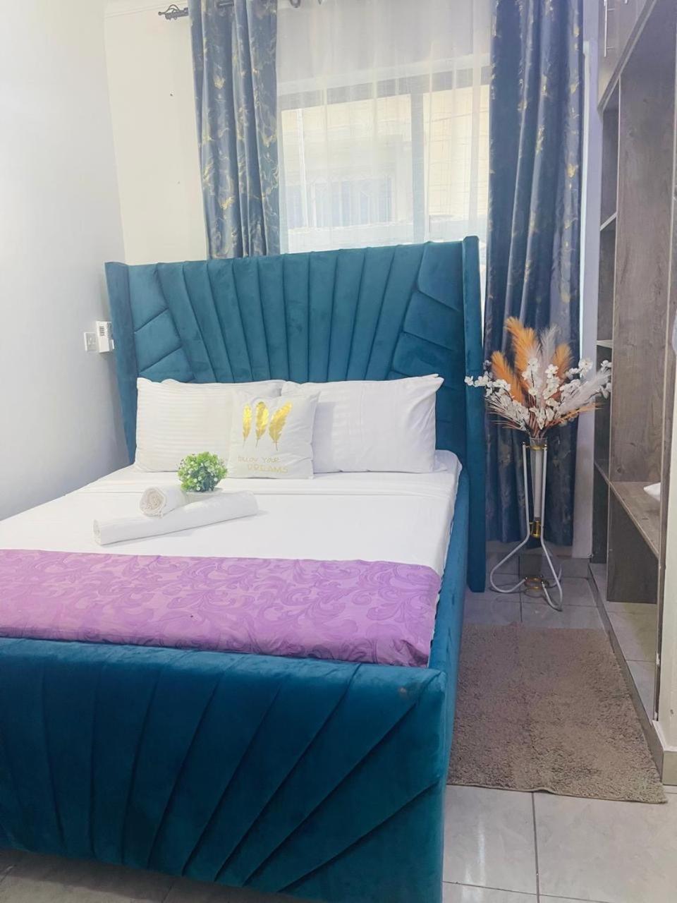 White Palms Apartment