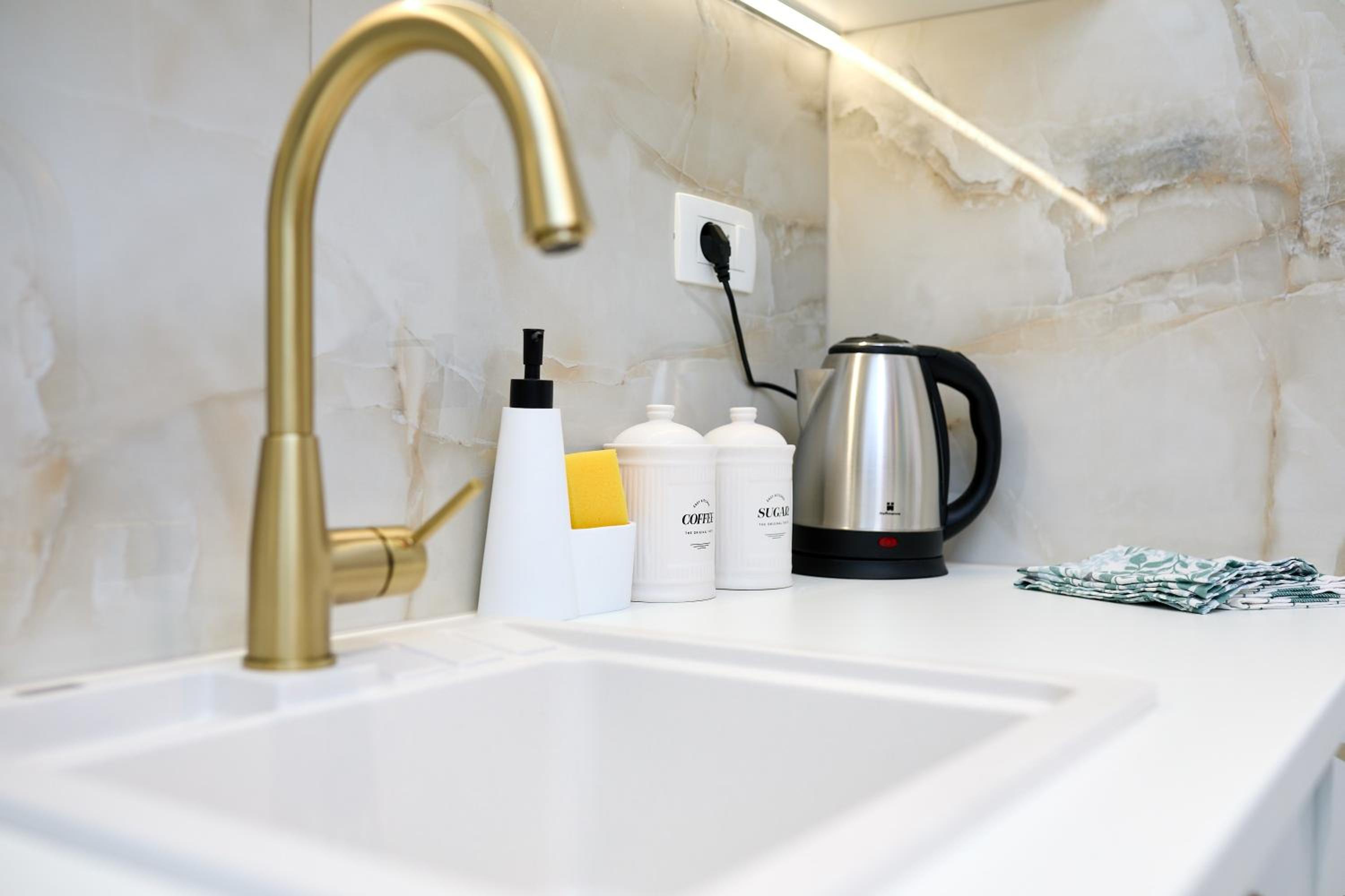 GOLDEN ROSE - walking distance 1 km from old town