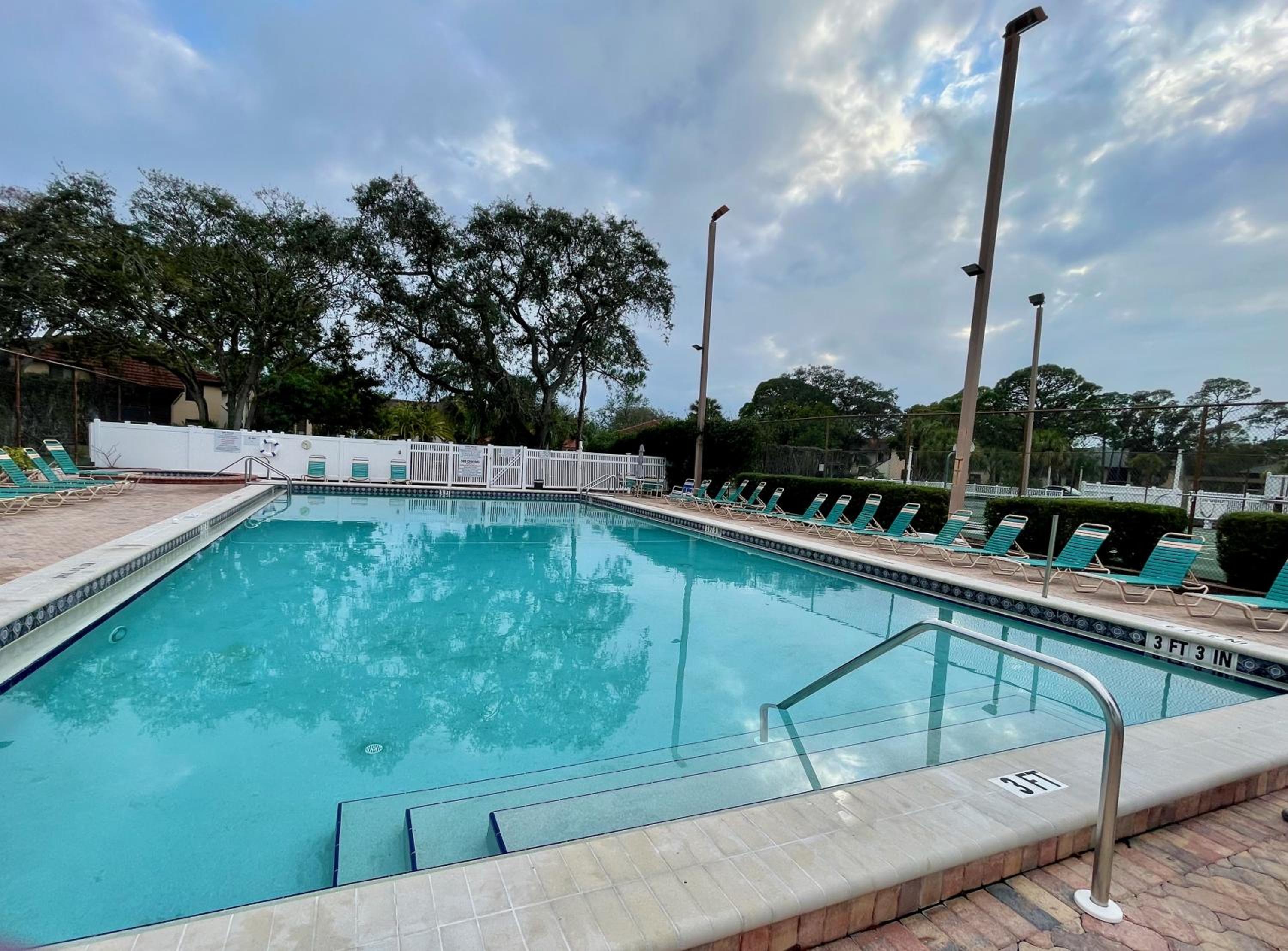 Stylish and Modern Shorewalk condo close to top beaches, heated pools, hot tub, IMG Academy, dining view 2