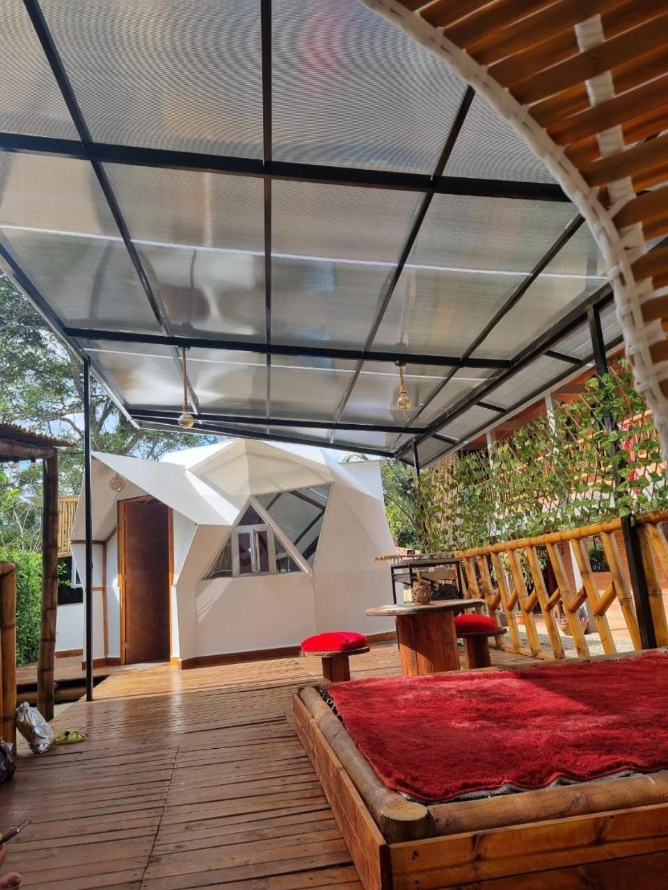 Domos de Glamping con Jacuzzi y Piscina en San Rafael Frente al charco la Cristalina
