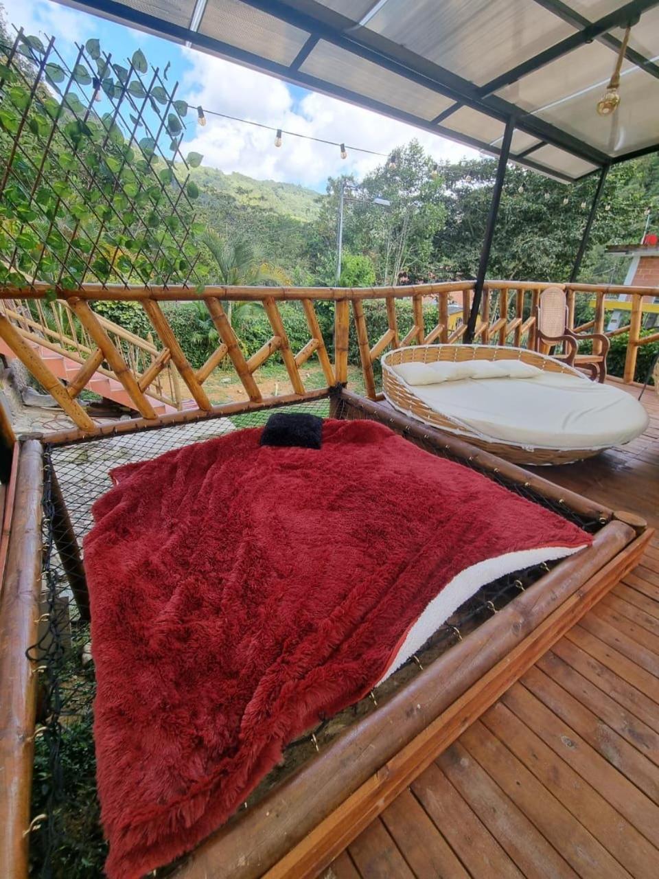 Domos de Glamping con Jacuzzi y Piscina en San Rafael Frente al charco la Cristalina