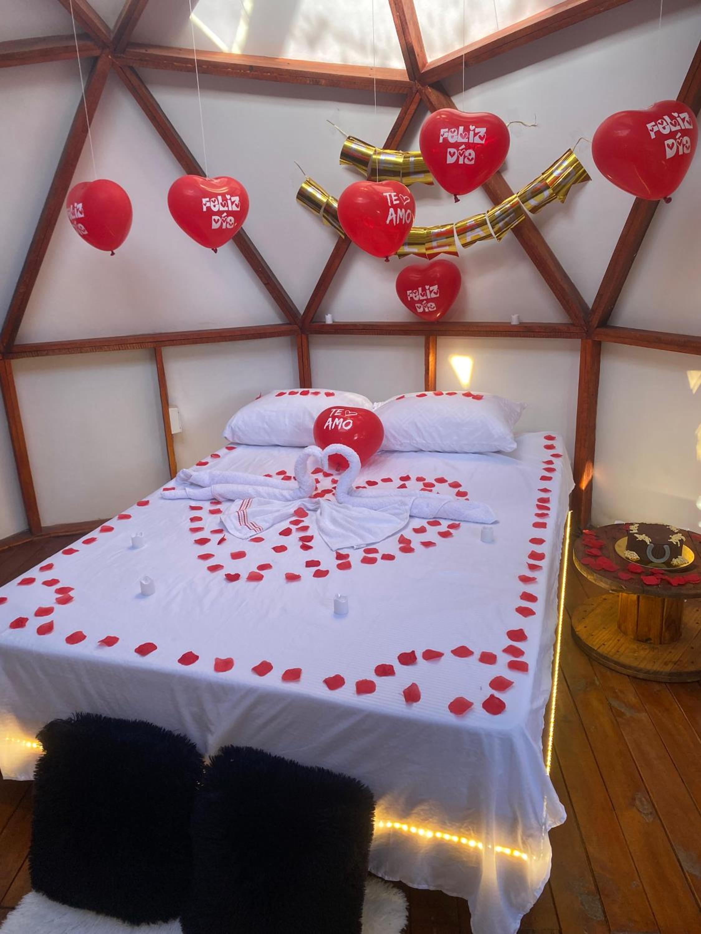 Domos de Glamping con Jacuzzi y Piscina en San Rafael Frente al charco la Cristalina