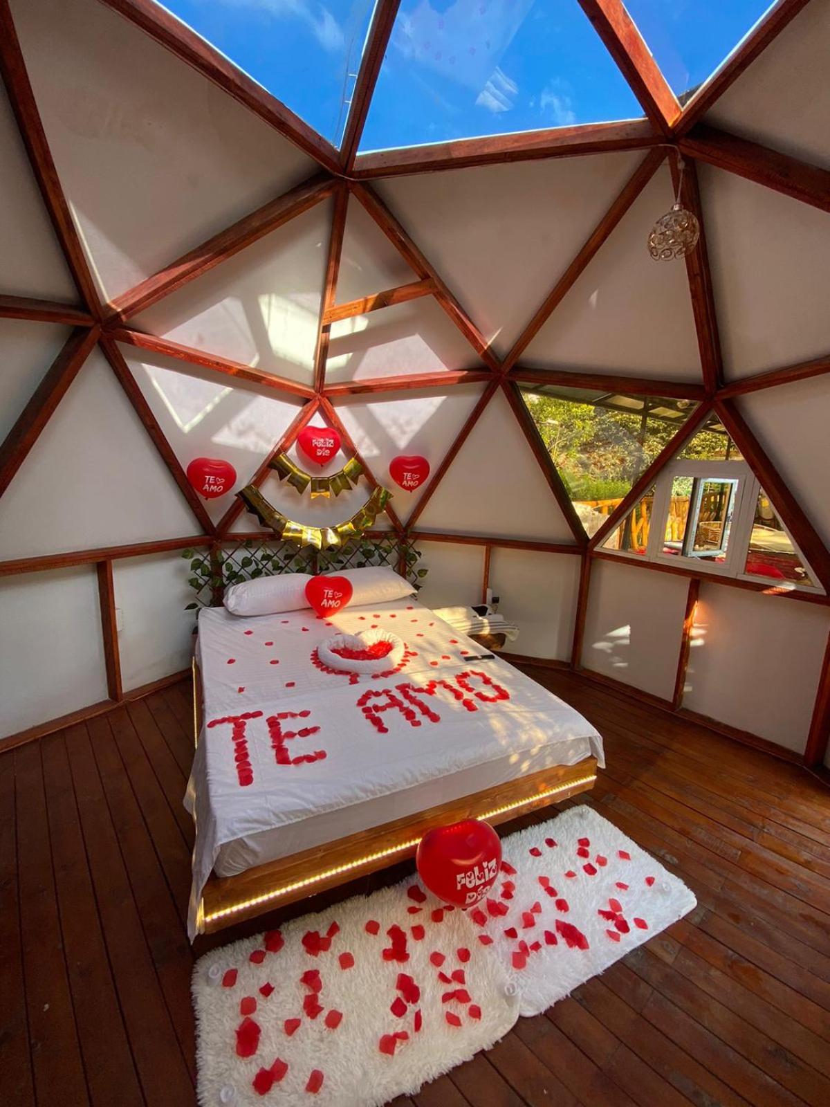 Domos de Glamping con Jacuzzi y Piscina en San Rafael Frente al charco la Cristalina