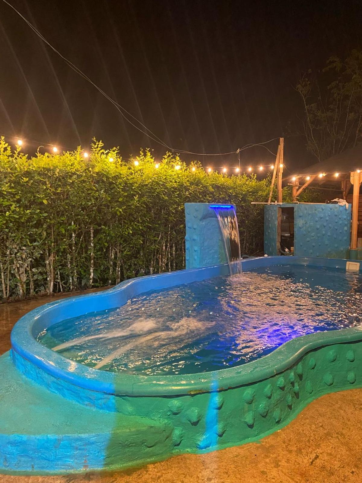 Domos de Glamping con Jacuzzi y Piscina en San Rafael Frente al charco la Cristalina
