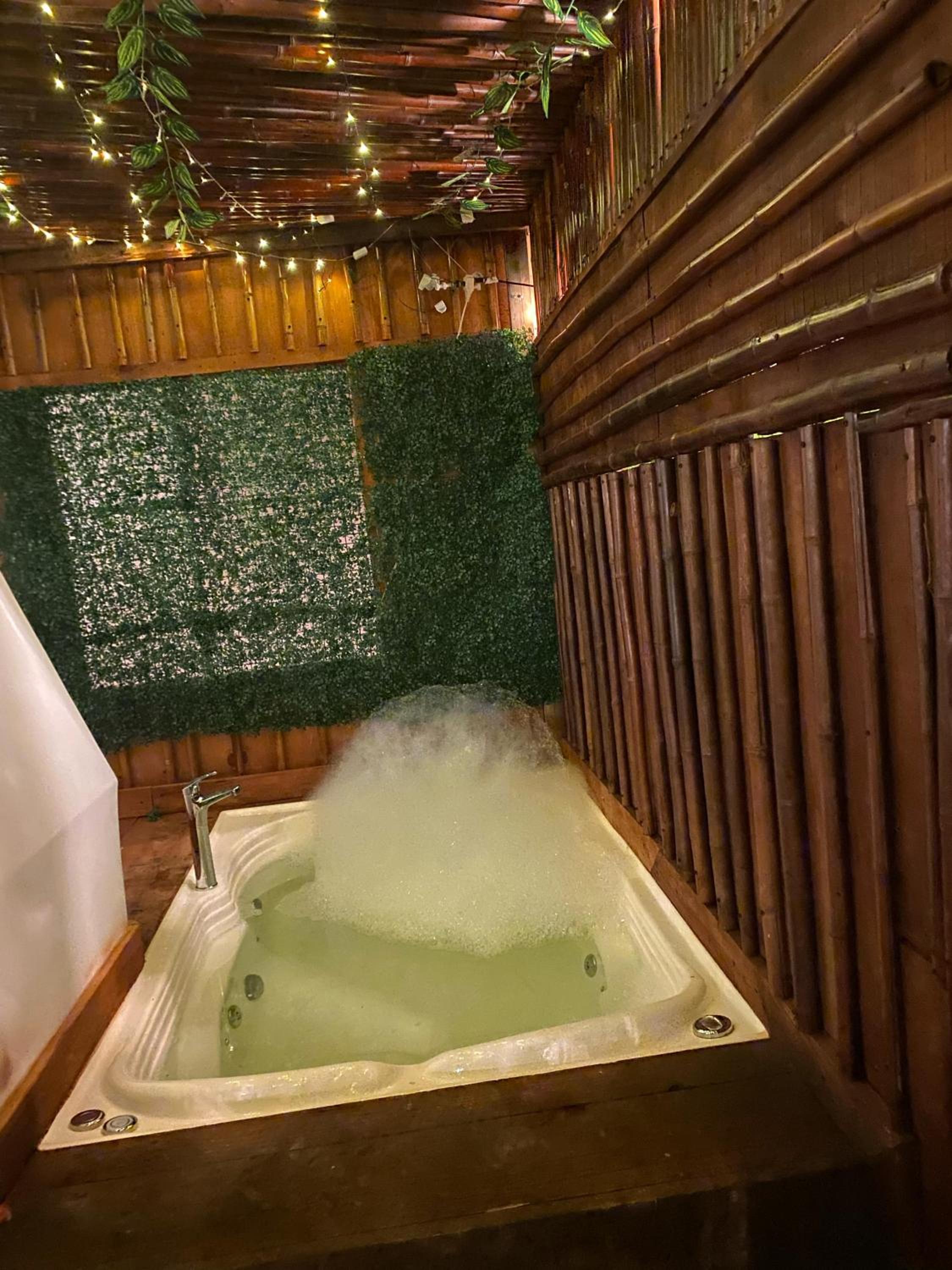 Domos de Glamping con Jacuzzi y Piscina en San Rafael Frente al charco la Cristalina