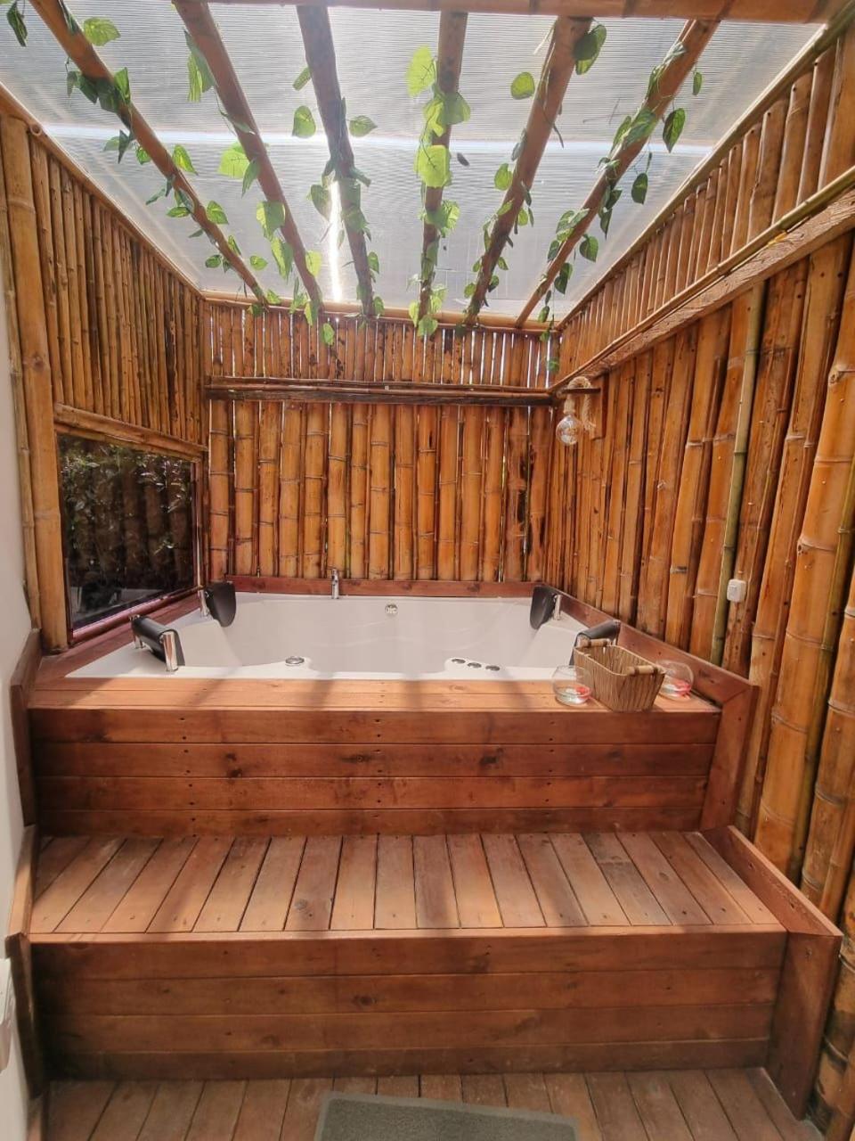 Domos de Glamping con Jacuzzi y Piscina en San Rafael Frente al charco la Cristalina