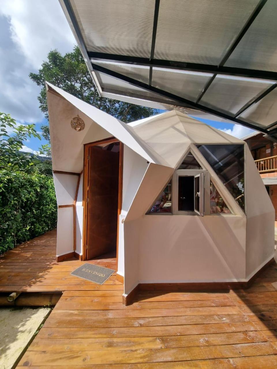 Domos de Glamping con Jacuzzi y Piscina en San Rafael Frente al charco la Cristalina
