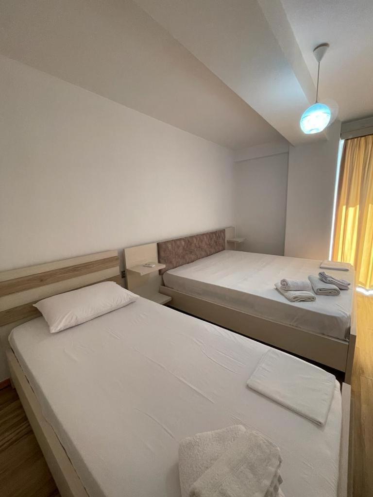 JONI'S APARTMENTS
