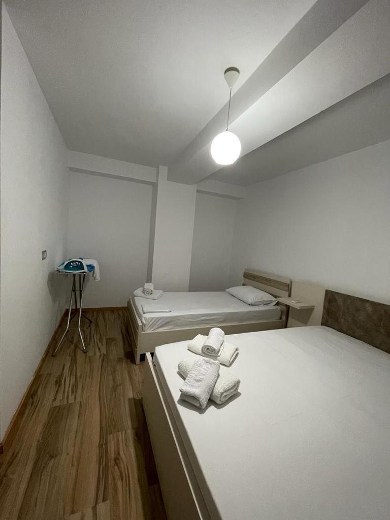 JONI'S APARTMENTS
