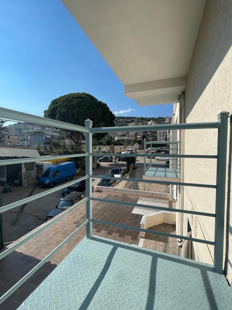 JONI'S APARTMENTS