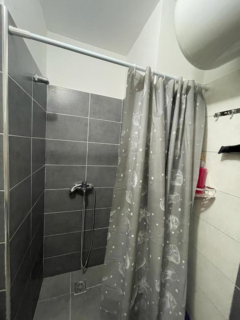 JONI'S APARTMENTS
