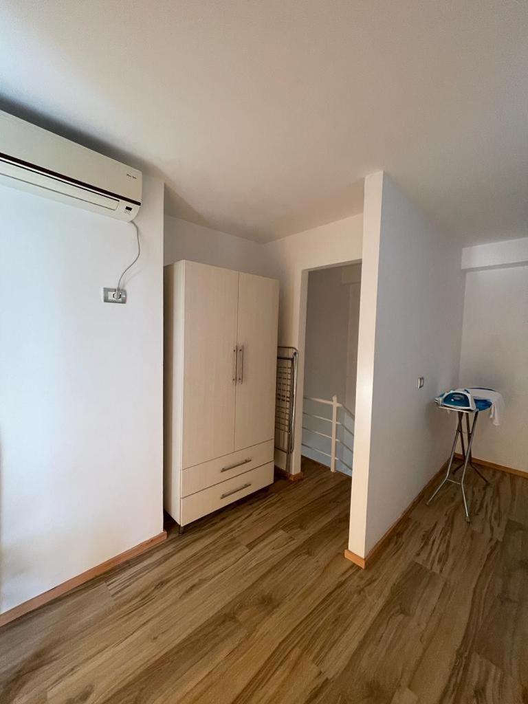 JONI'S APARTMENTS