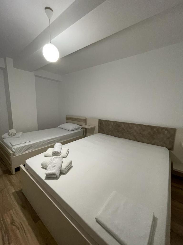 JONI'S APARTMENTS