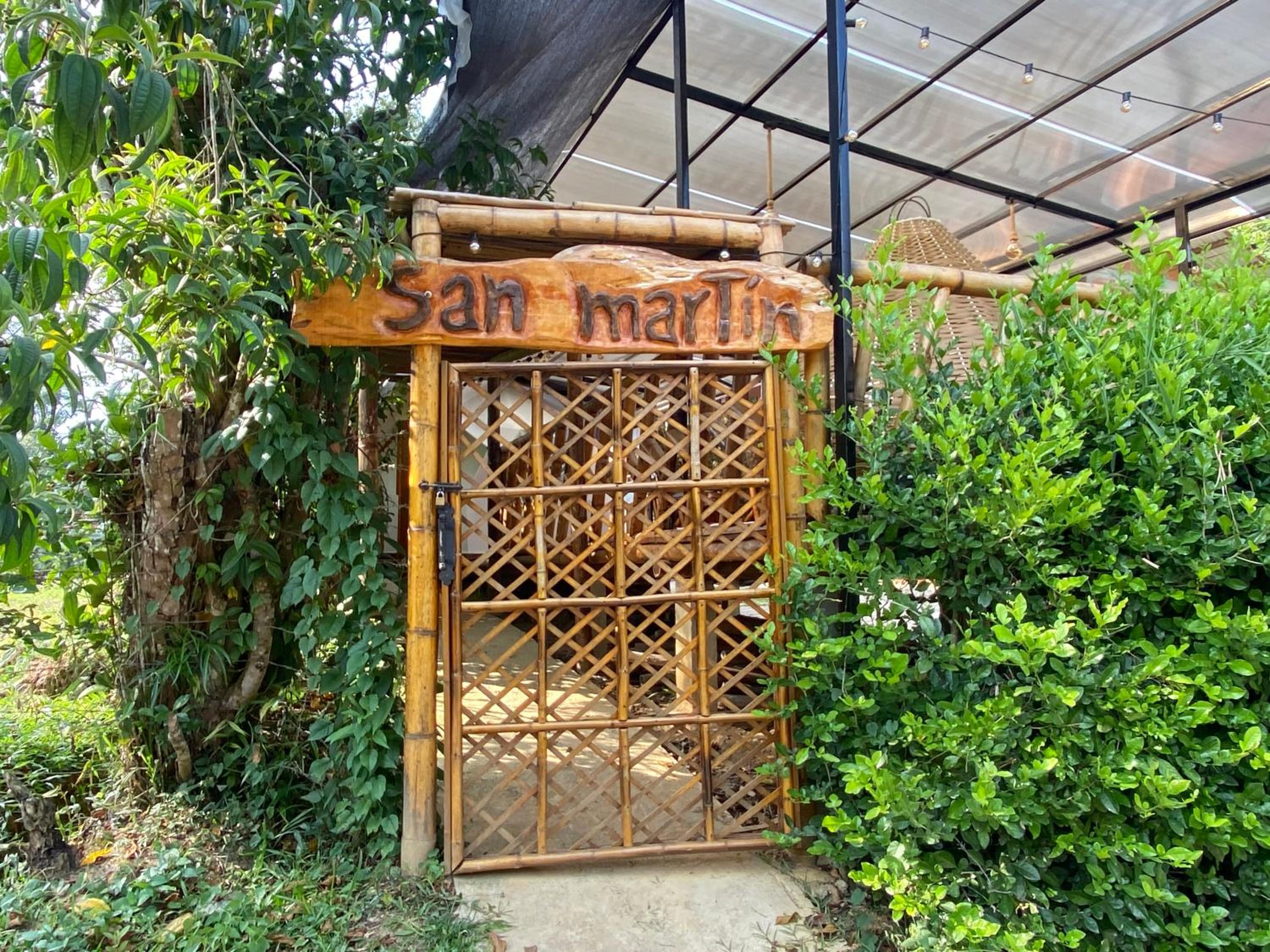 Domos de Glamping con Jacuzzi y Piscina en San Rafael Frente al charco la Cristalina