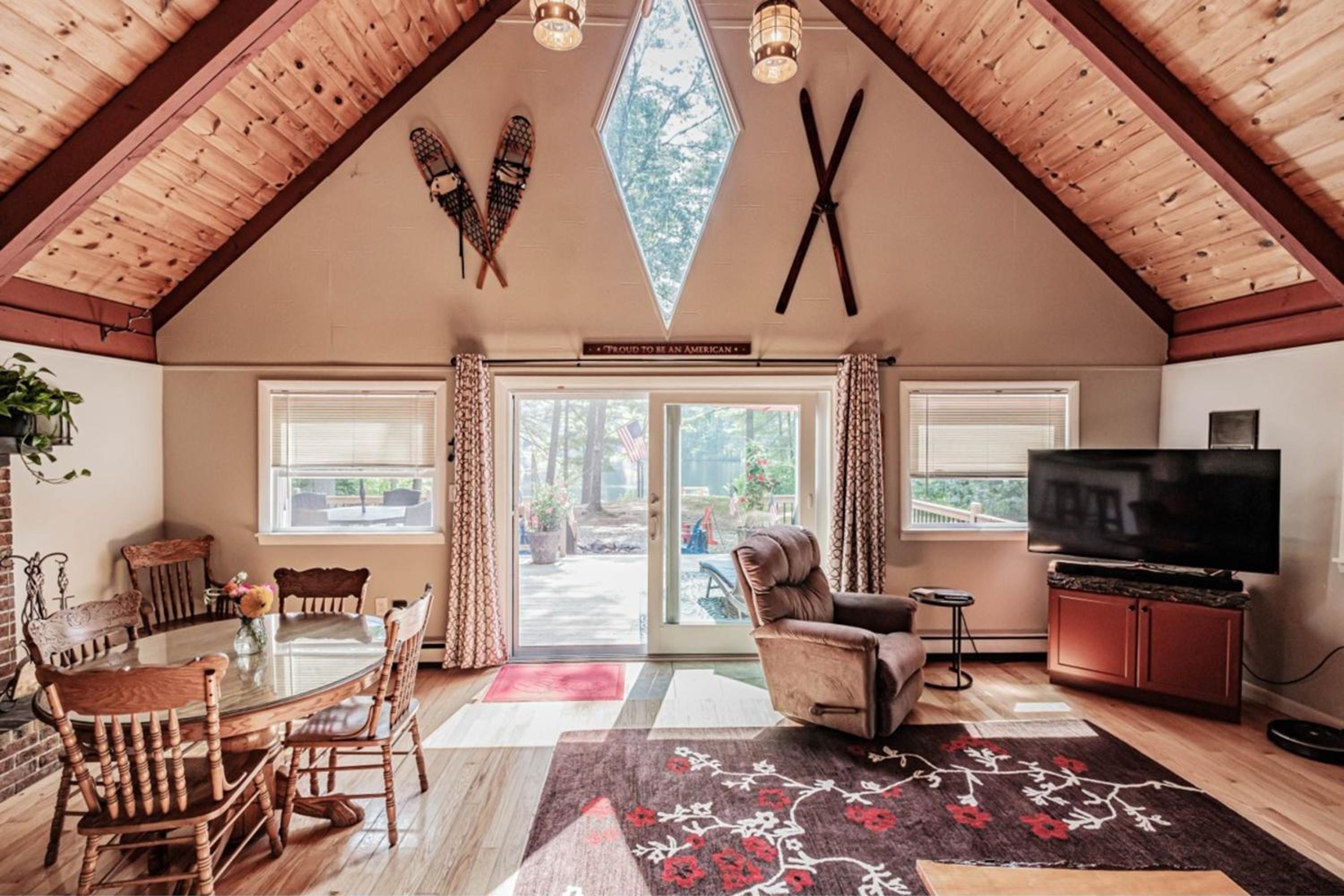 Dock! Dog-Friendly Lakefront Gem in Southern Maine