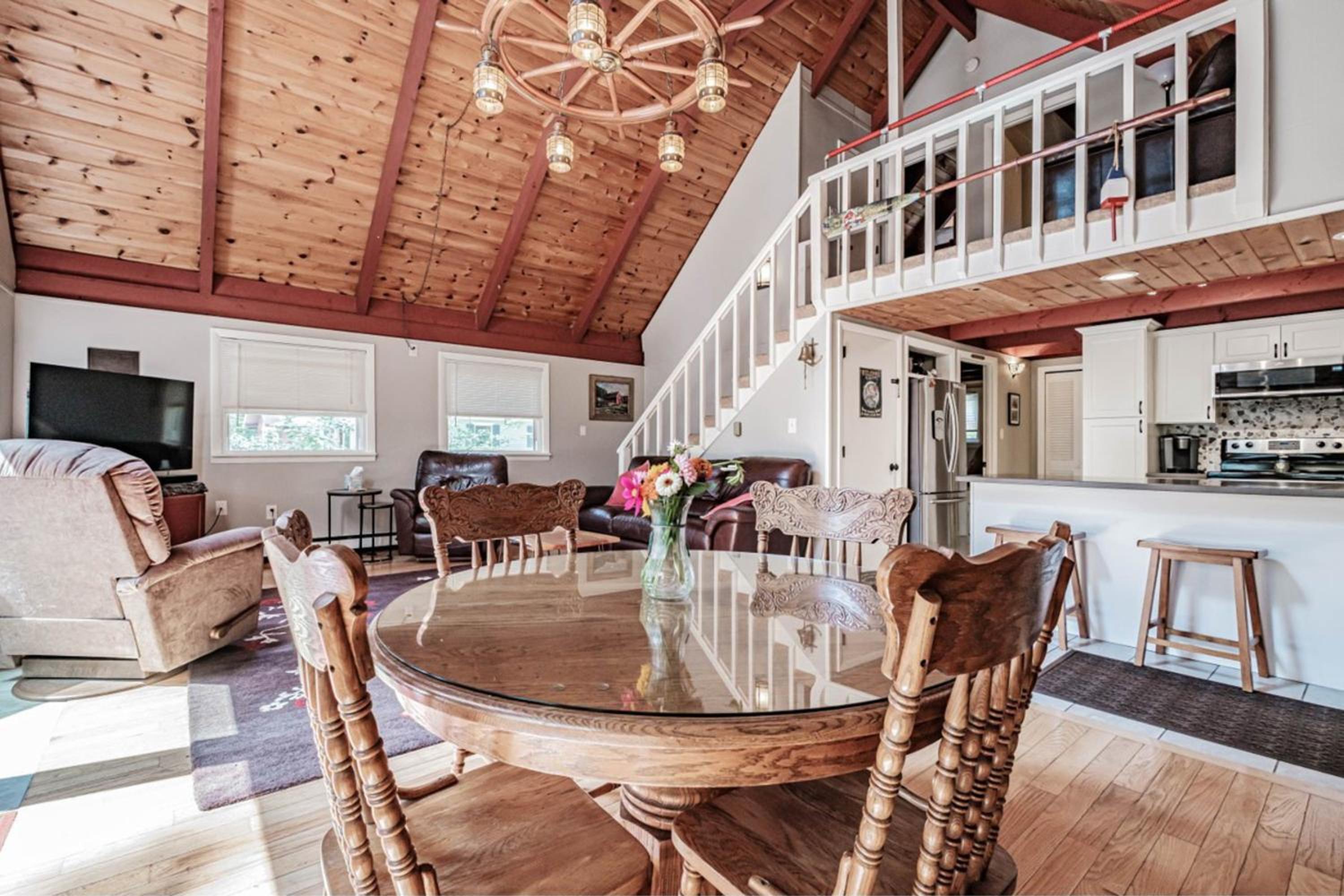 Dock! Dog-Friendly Lakefront Gem in Southern Maine