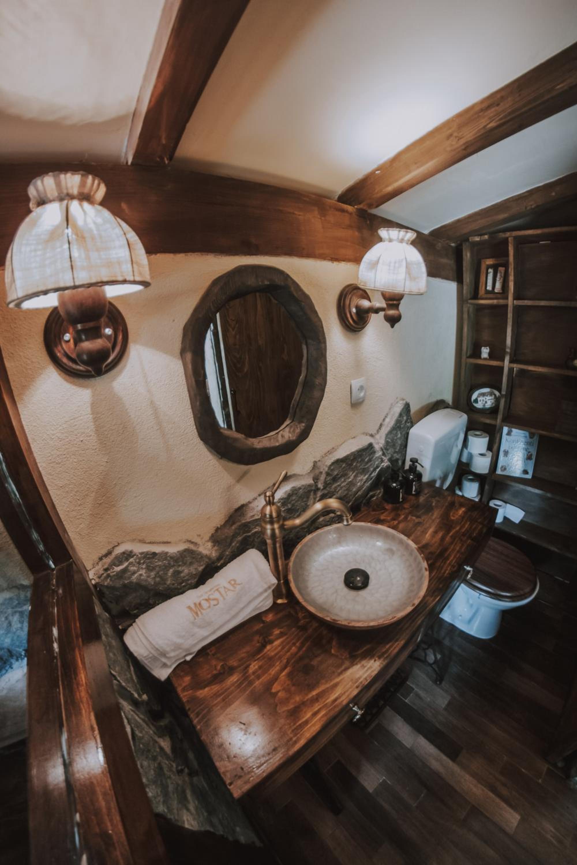 Mobbiton Mostar - Magical Underground Retreat
