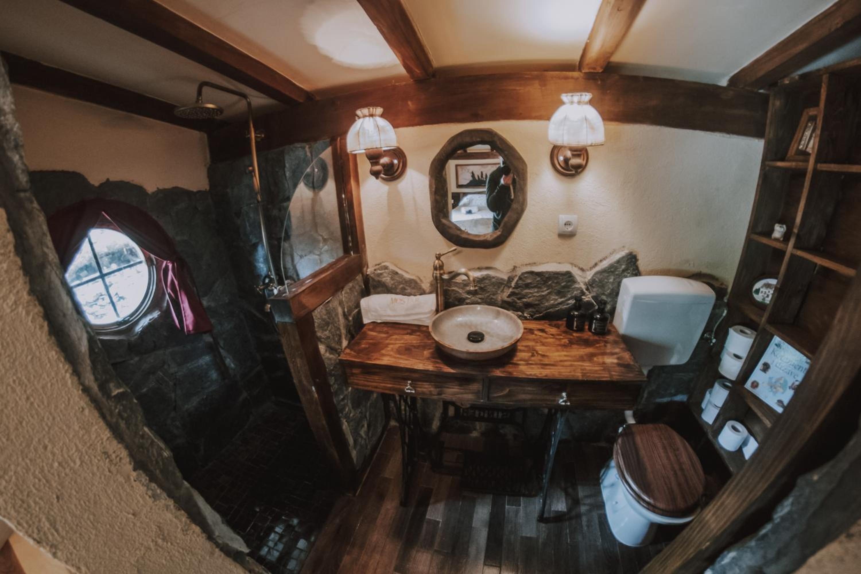 Mobbiton Mostar - Magical Underground Retreat