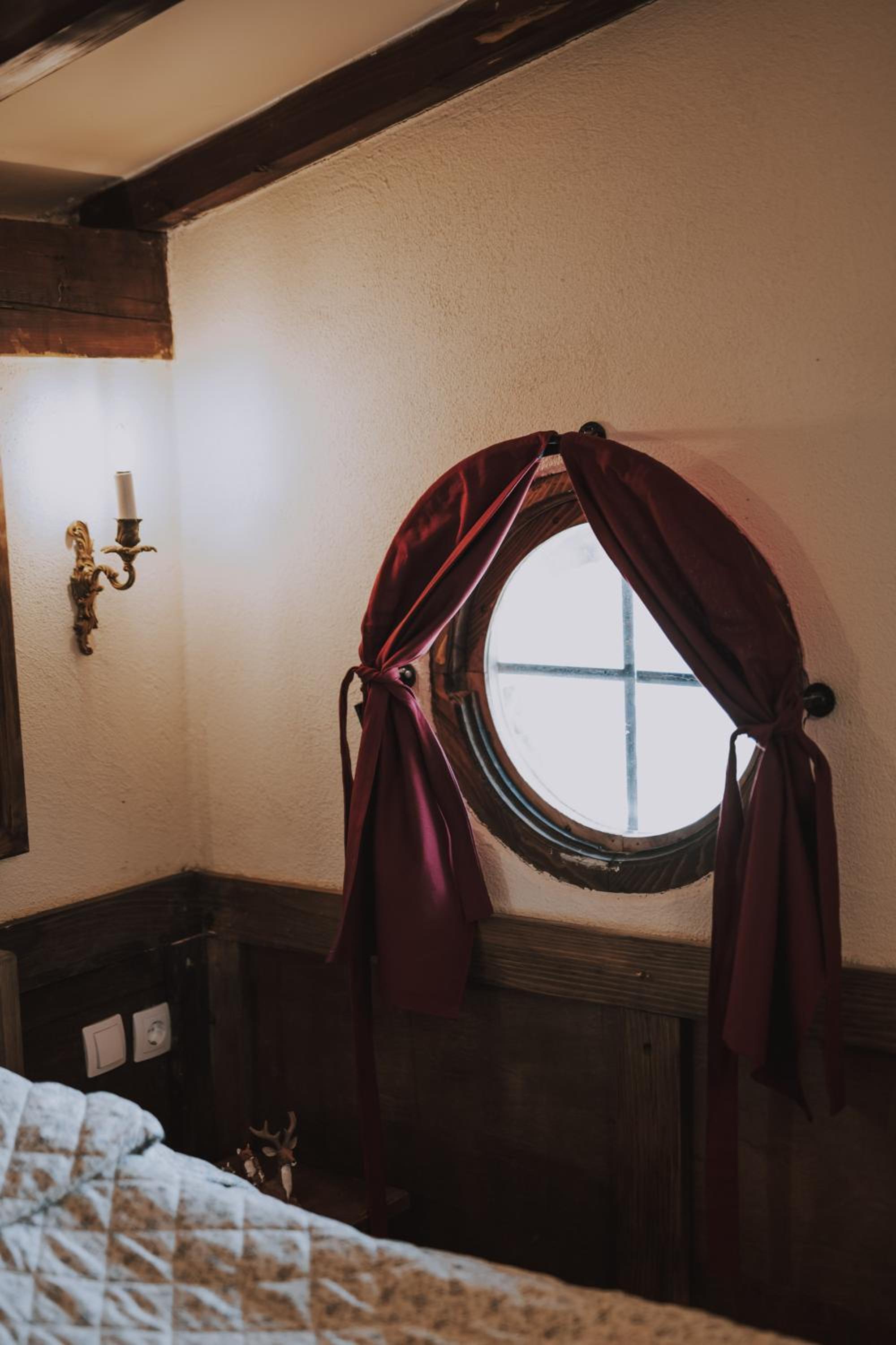 Mobbiton Mostar - Magical Underground Retreat