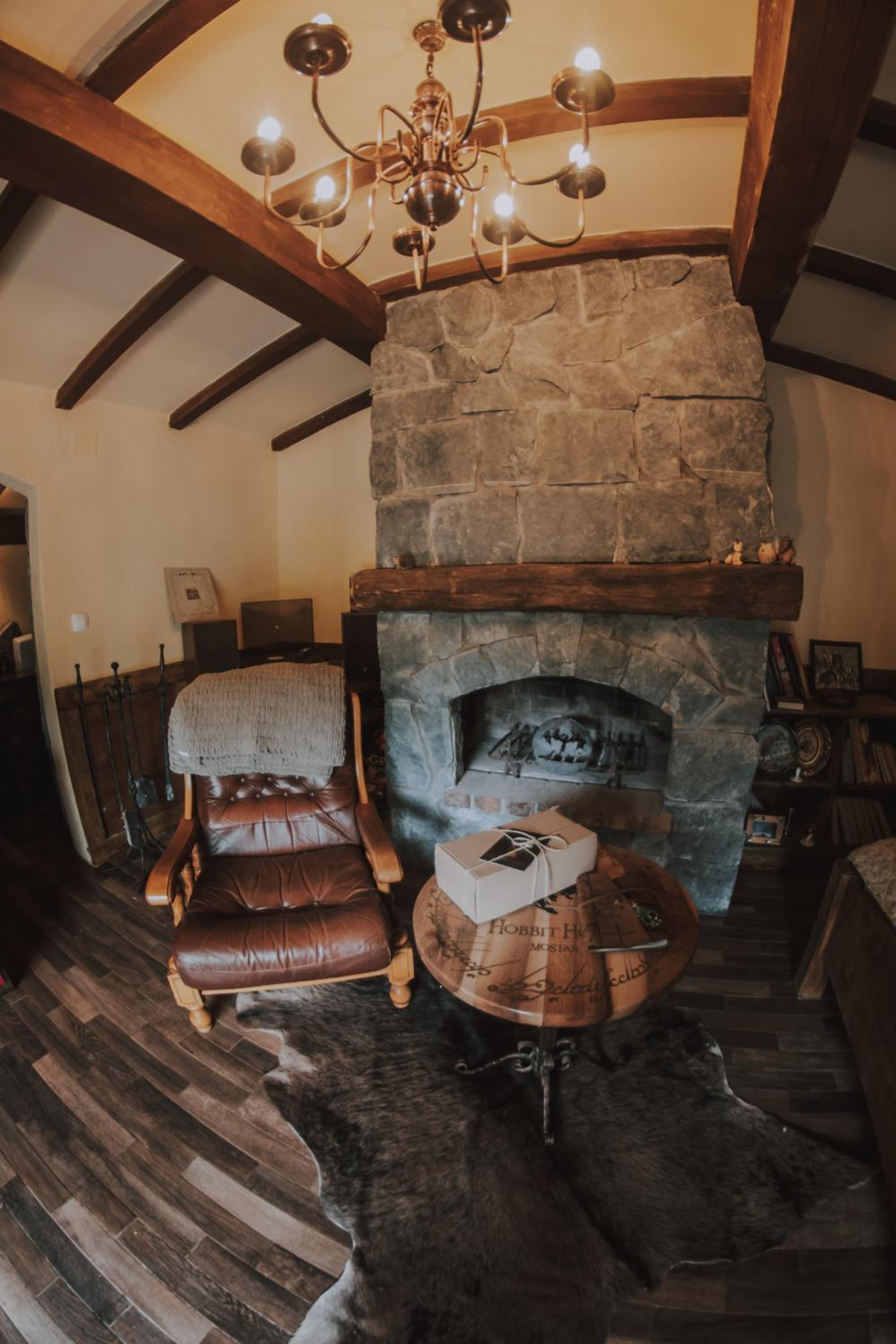 Mobbiton Mostar - Magical Underground Retreat