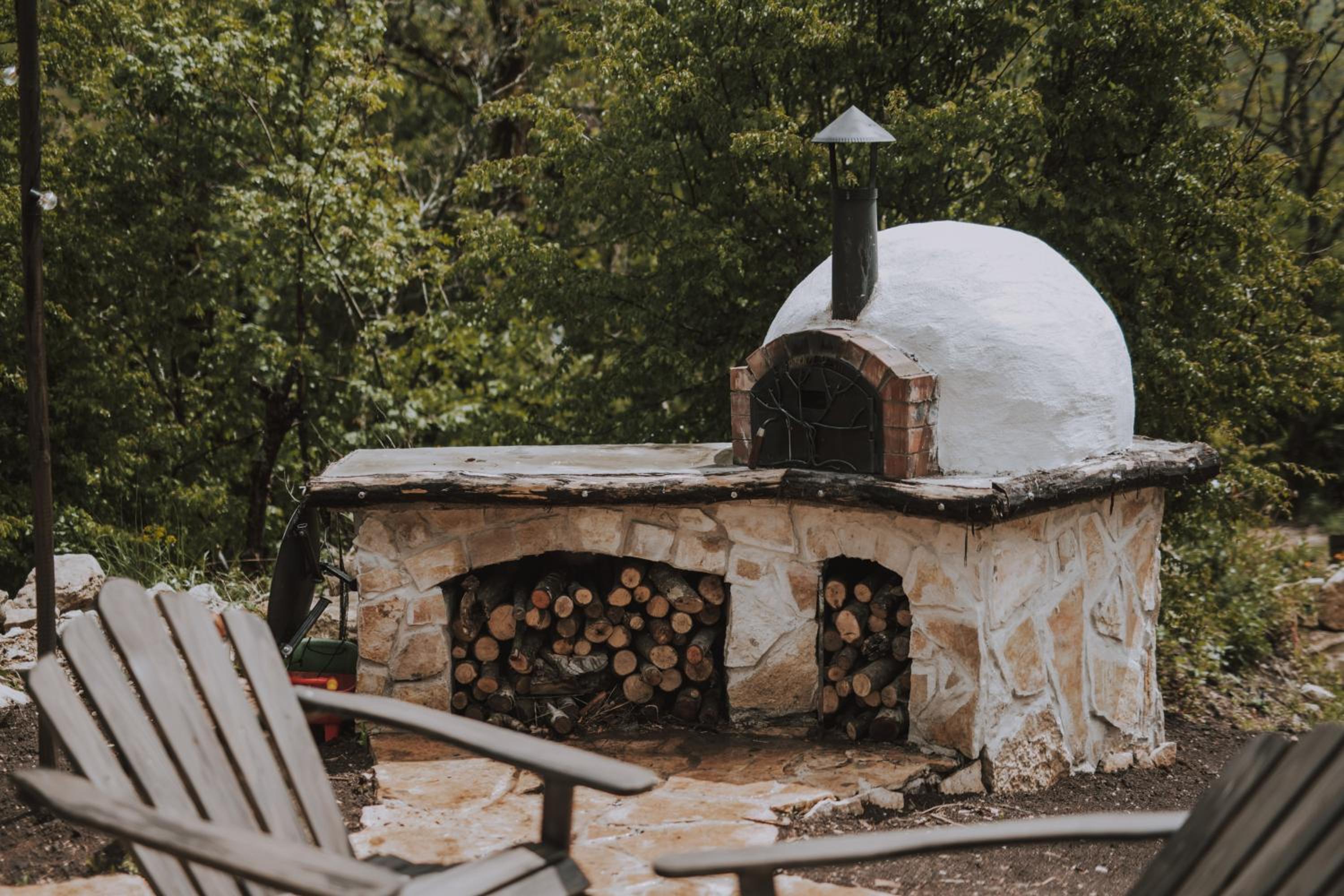 Mobbiton Mostar - Magical Underground Retreat