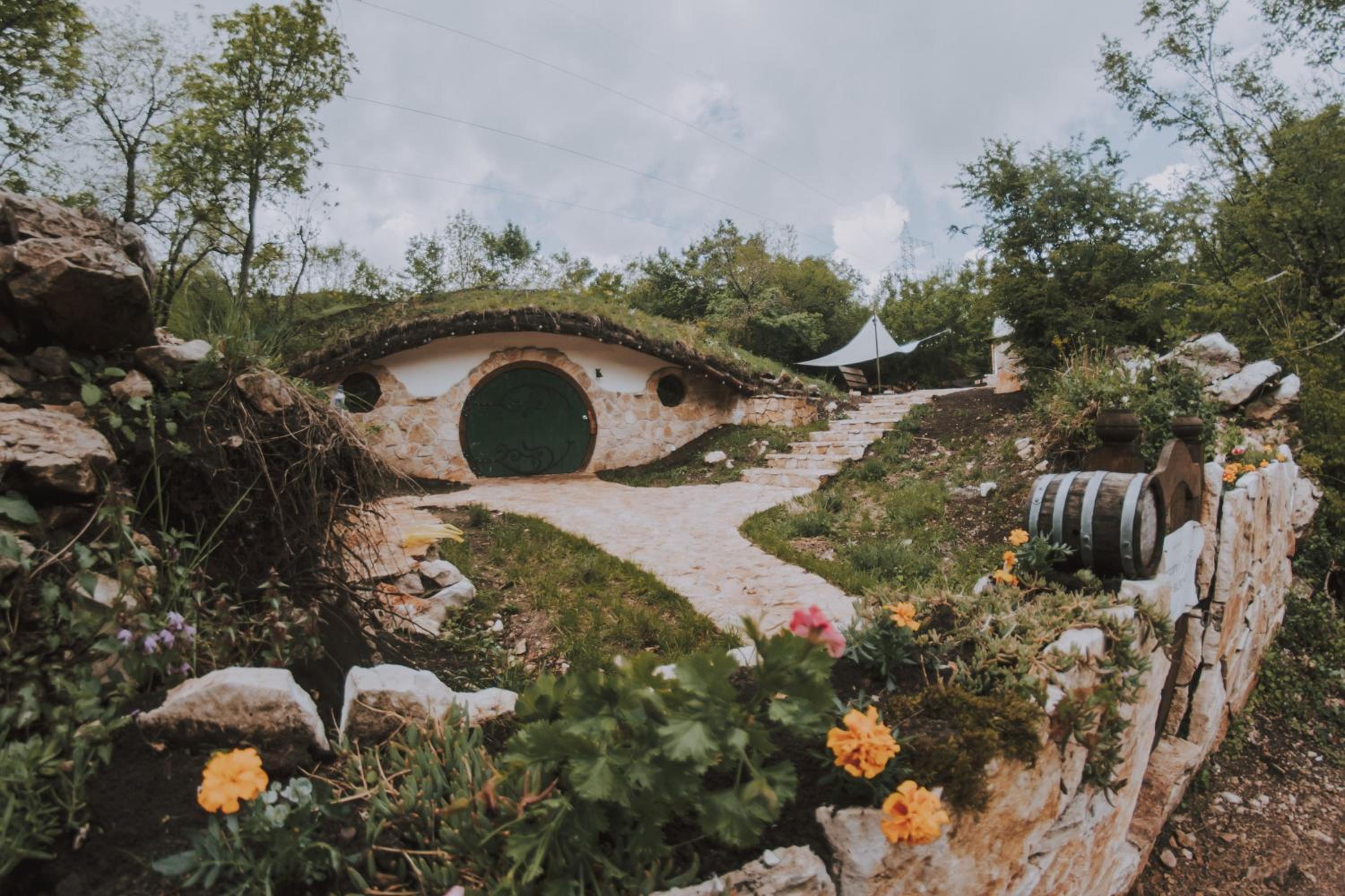 Mobbiton Mostar - Magical Underground Retreat