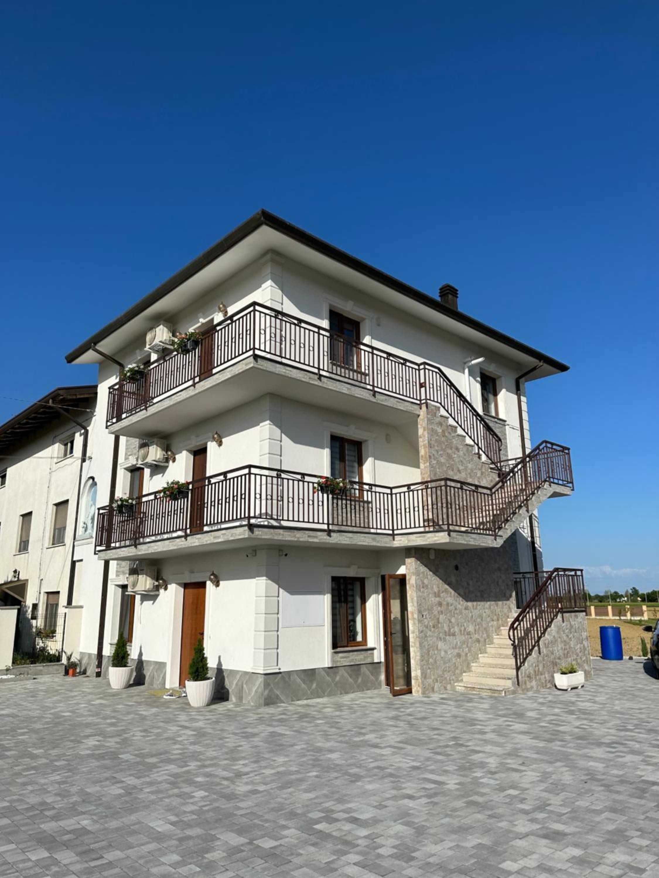 Damiani B&B