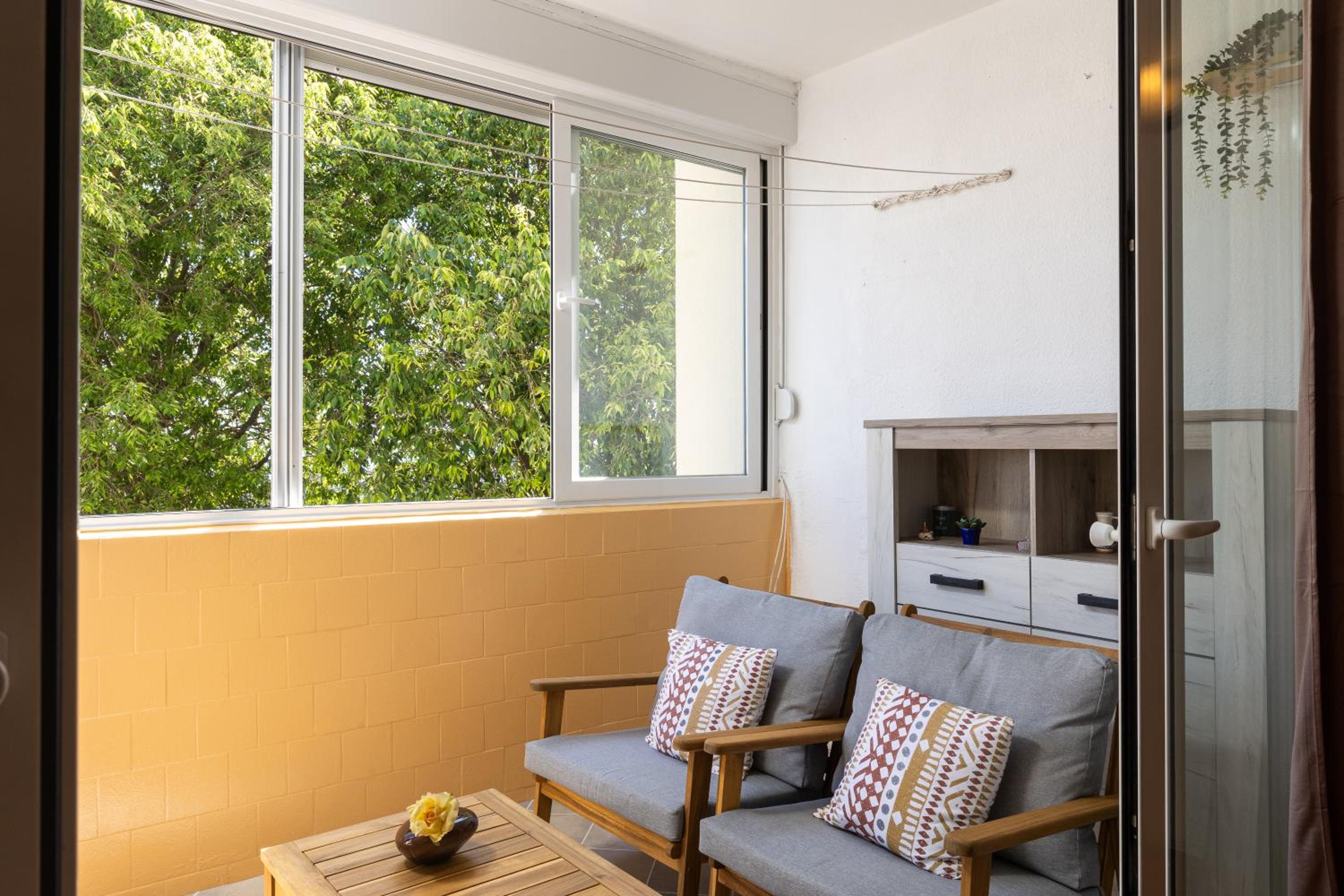Bliss Apartment near Bellevue beach
