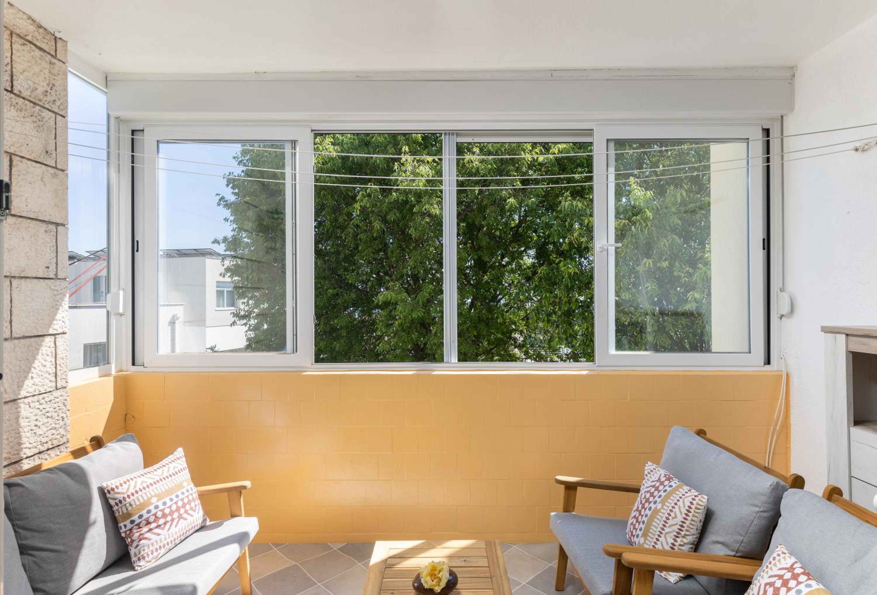 Bliss Apartment near Bellevue beach