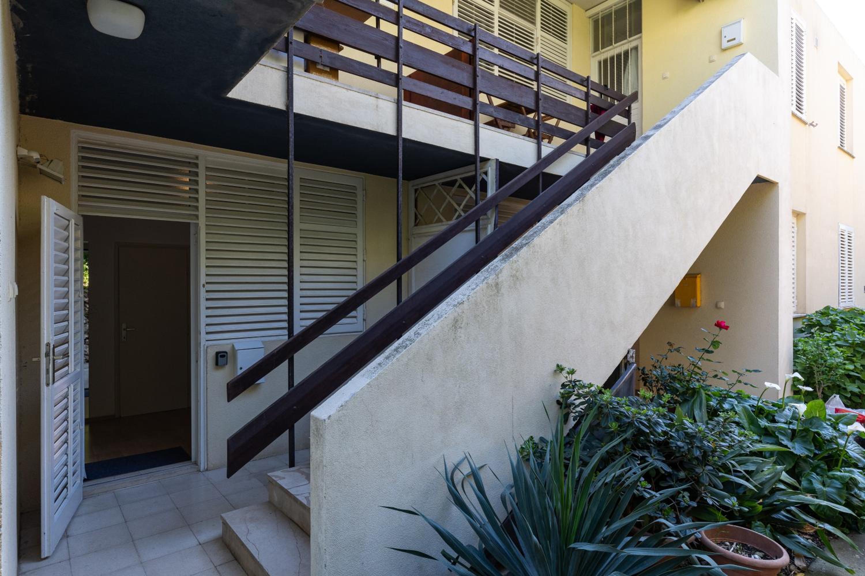 Bliss Apartment near Bellevue beach