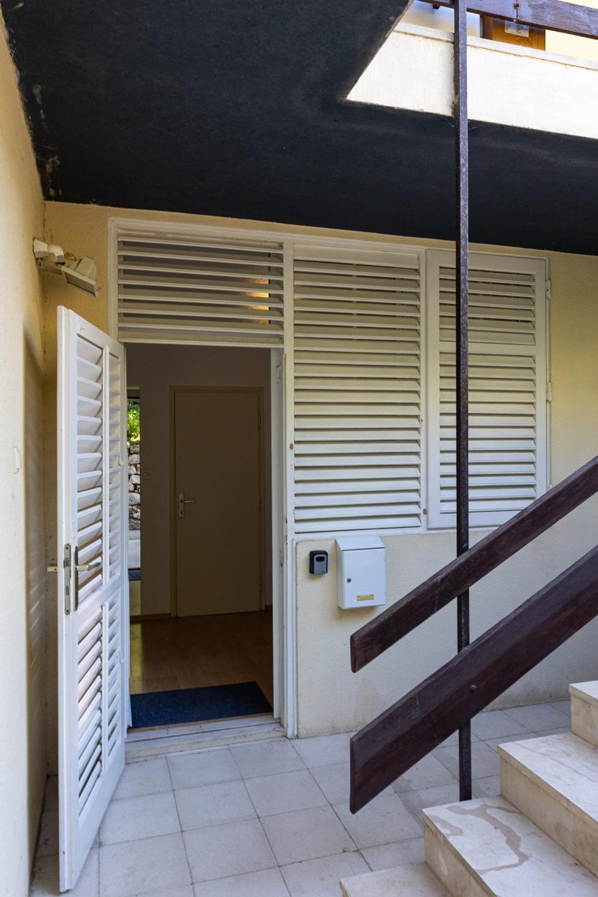 Bliss Apartment near Bellevue beach