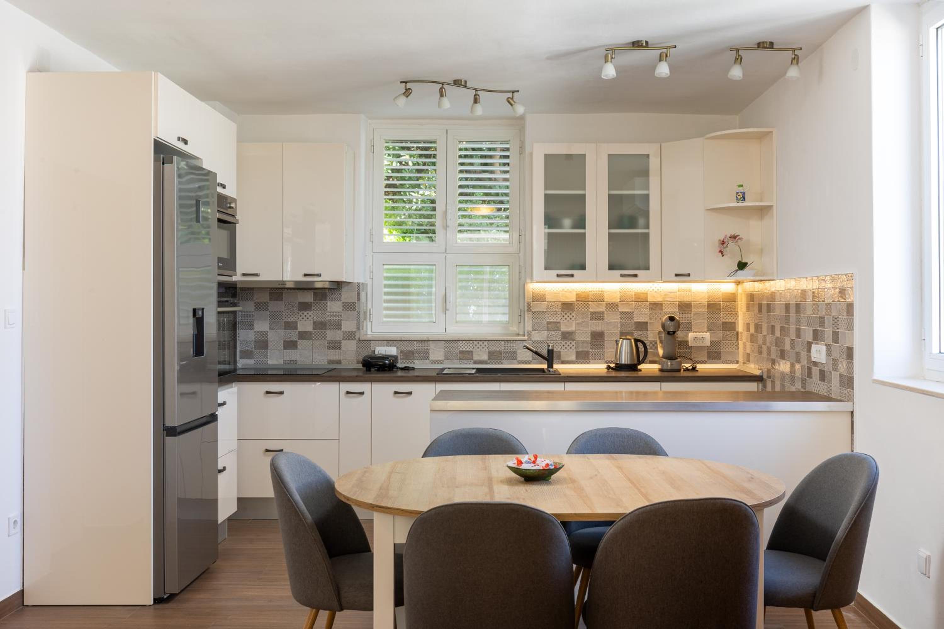Bliss Apartment near Bellevue beach