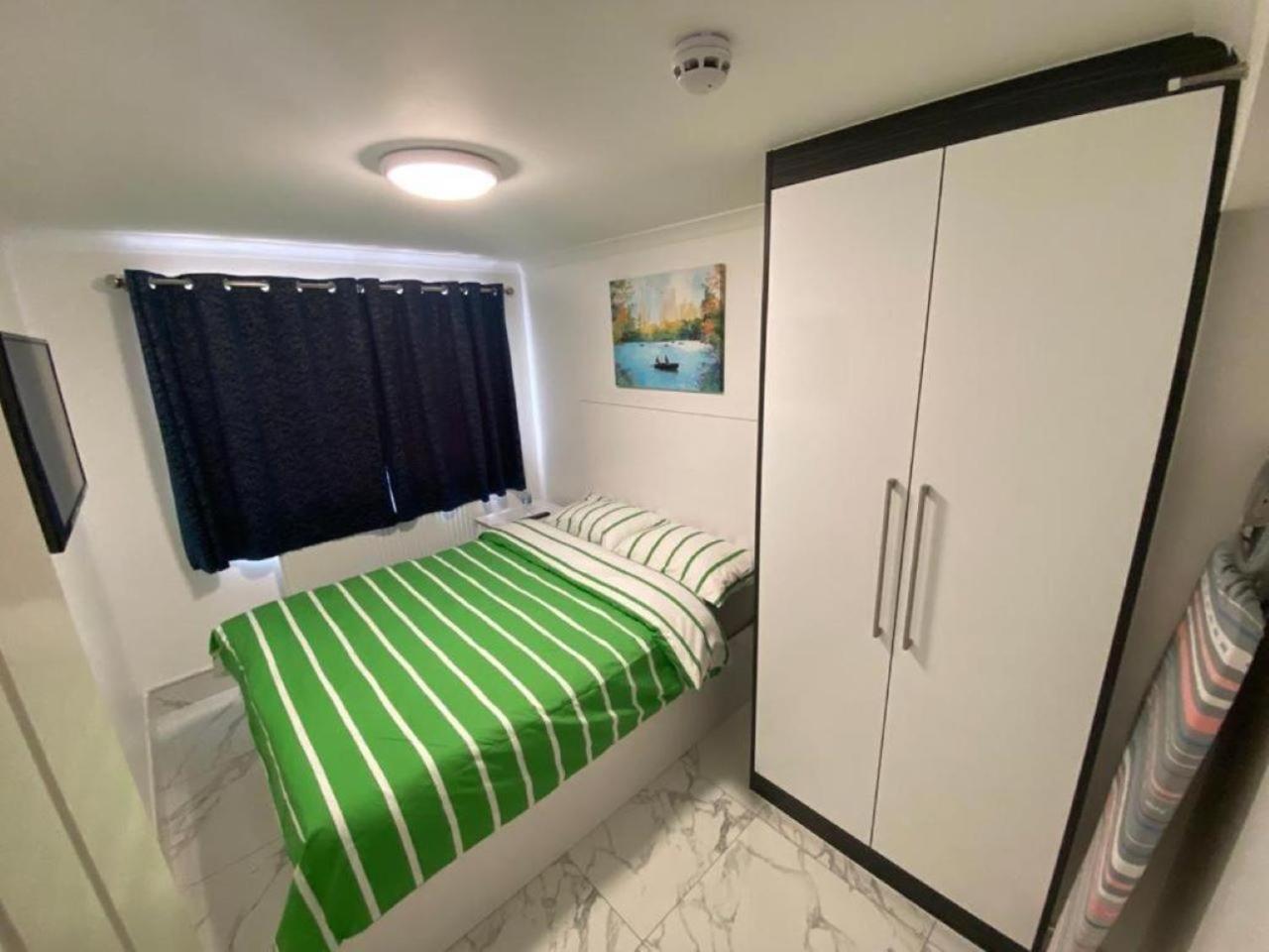 Hayes Vacations - THE ROYAL BOUTIQUE WESTMINSTER LODGE by LONDON SLEEP 9 - Property Image 5