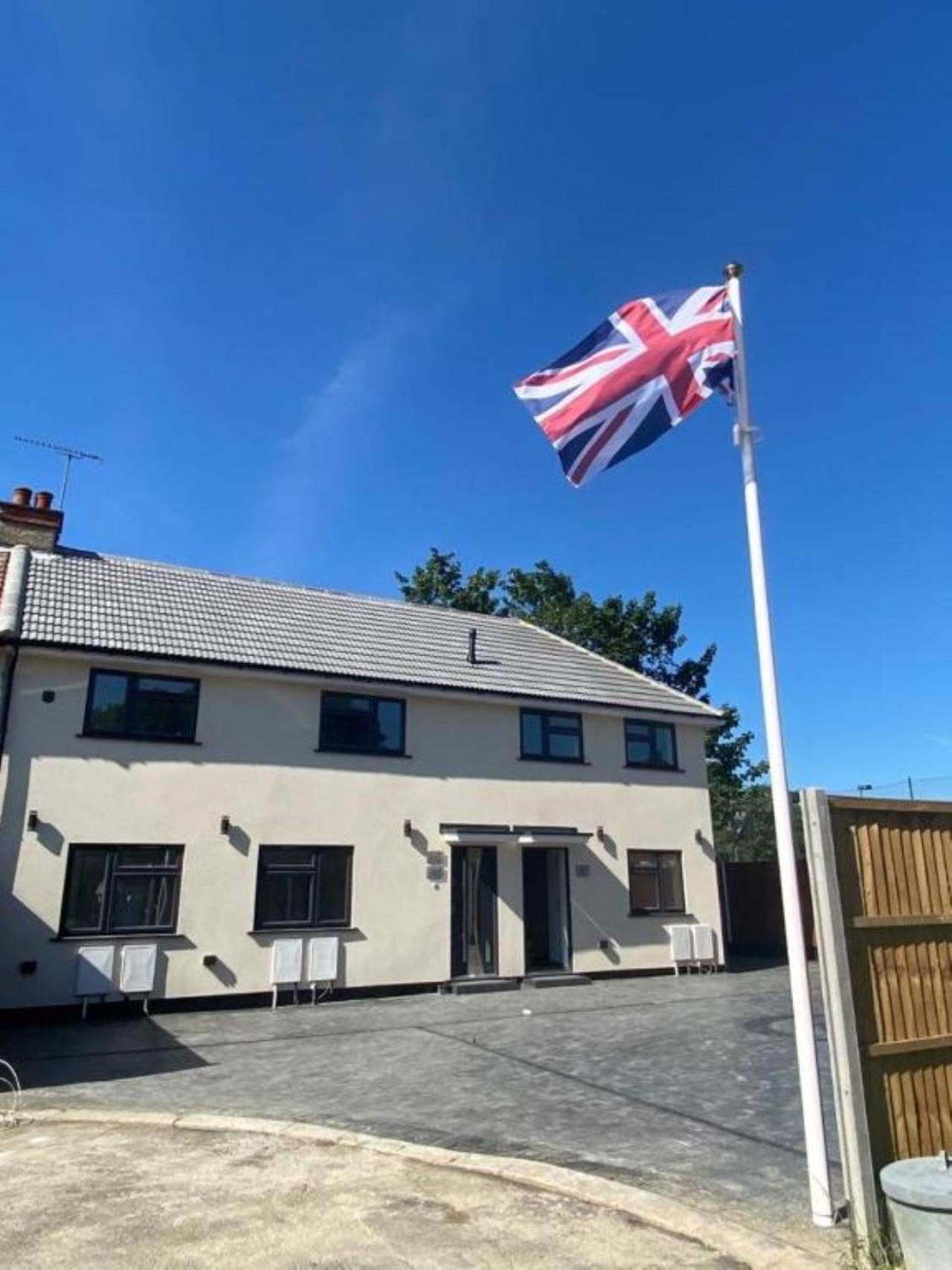 Hayes Vacations - THE ROYAL BOUTIQUE WESTMINSTER LODGE by LONDON SLEEP 9 - Property Image 1