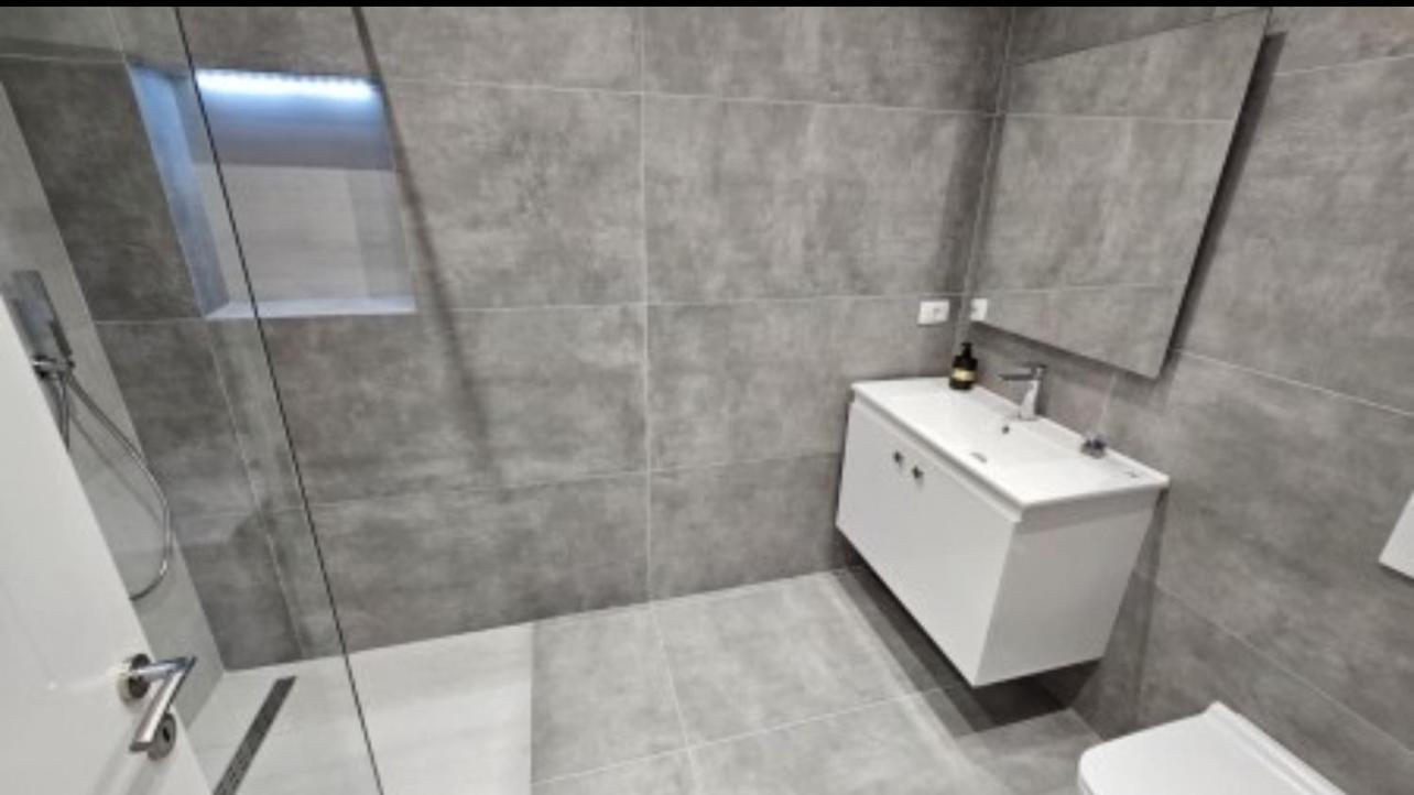 Central Modern Apartment