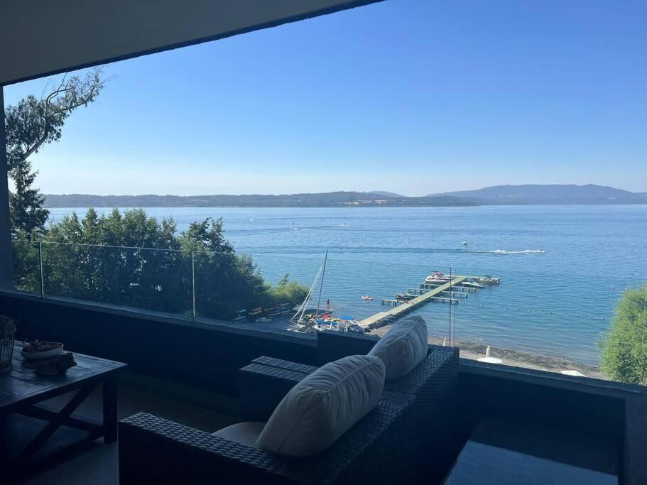 Moderno depto con orilla de lago en Villarrica