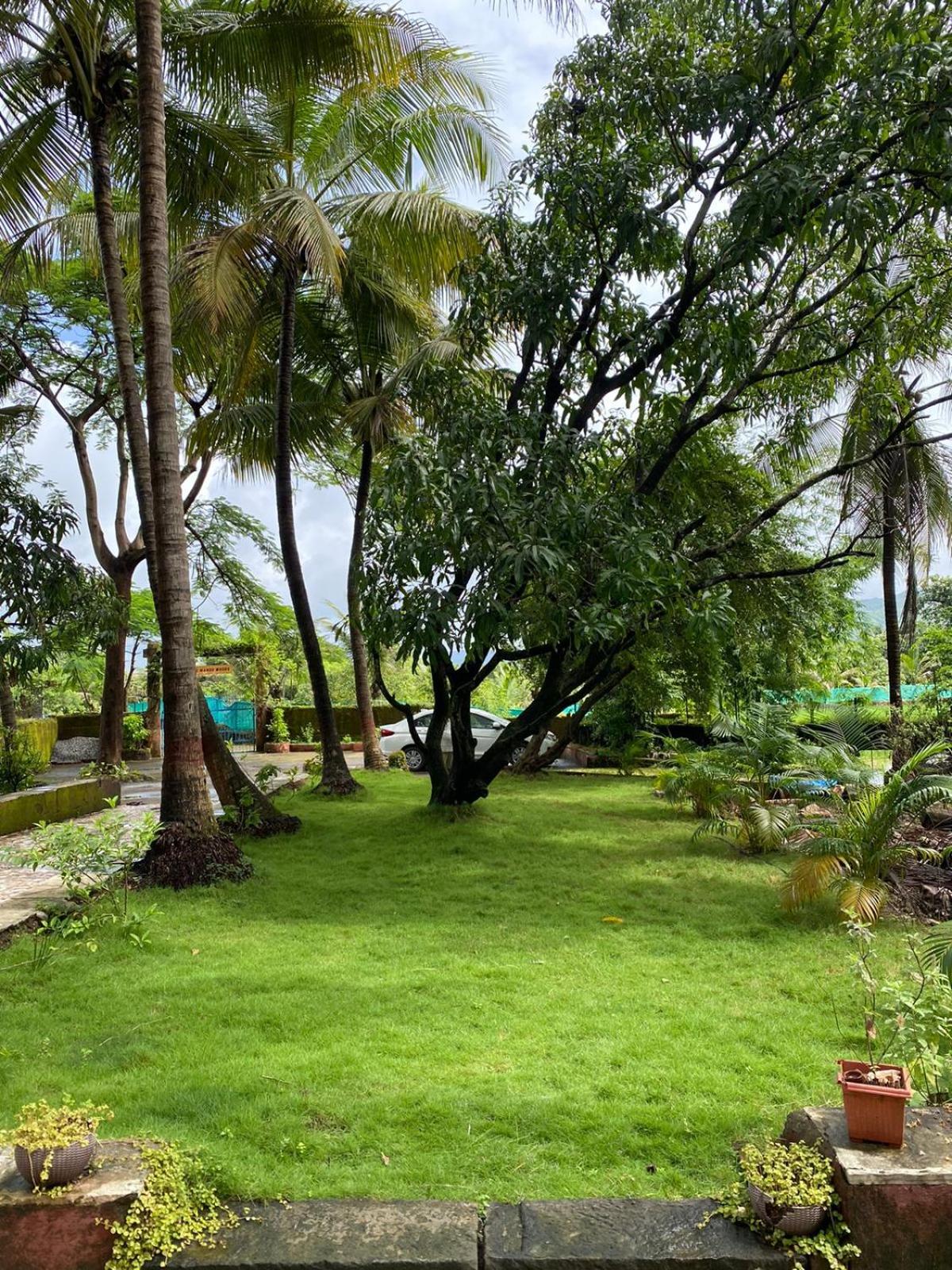 The Mango Woods Cottage with Bathtub in Alibag with Swimming Pool