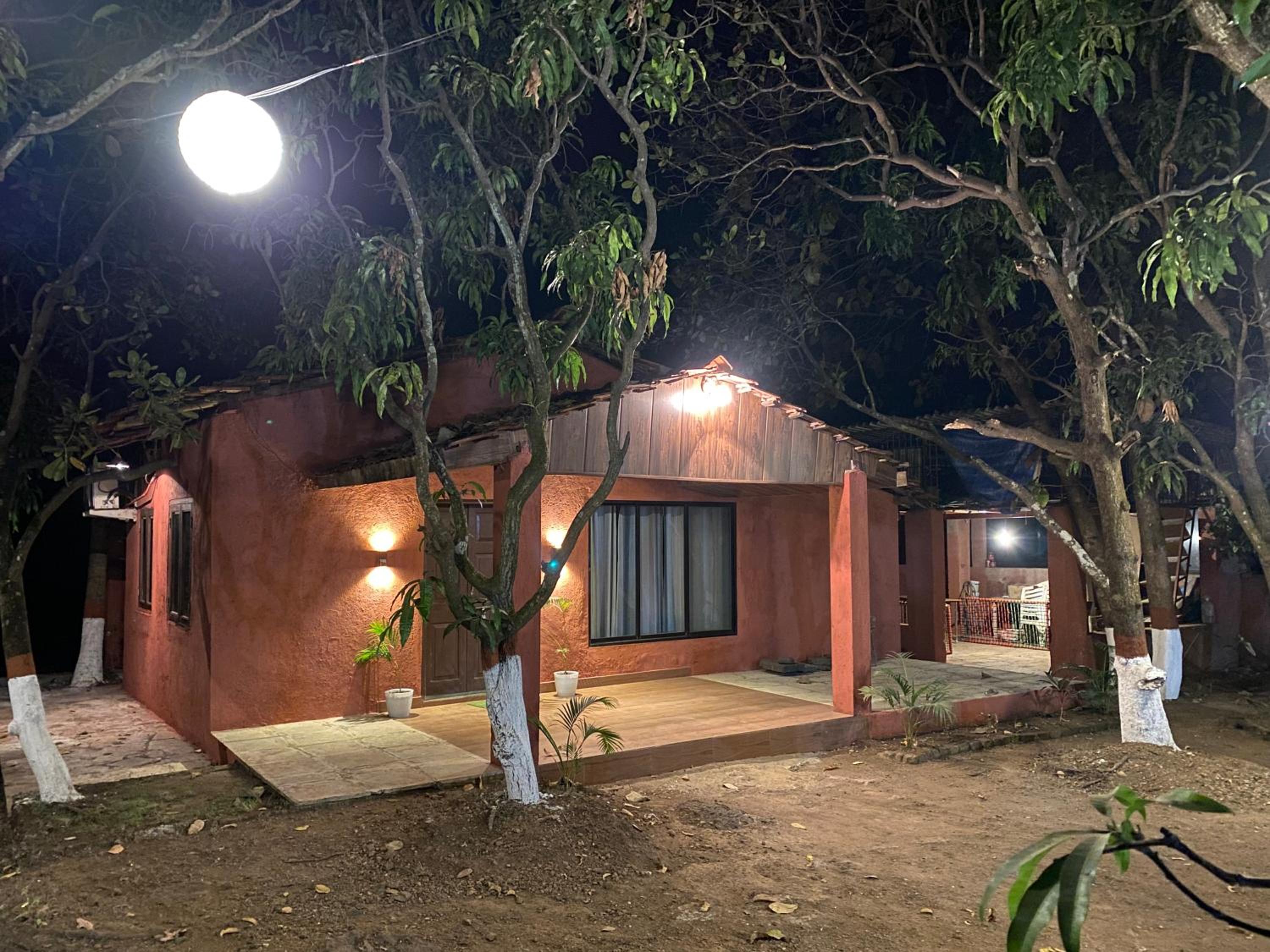 The Mango Woods Cottage with Bathtub in Alibag with Swimming Pool
