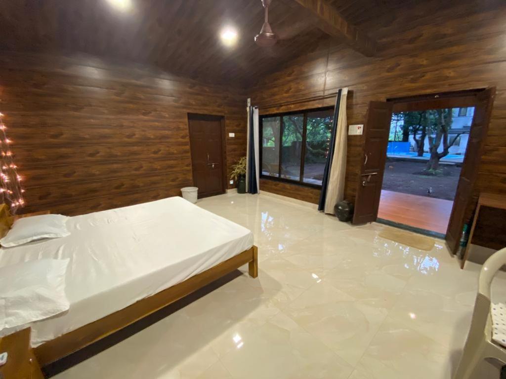 The Mango Woods Cottage with Bathtub in Alibag with Swimming Pool